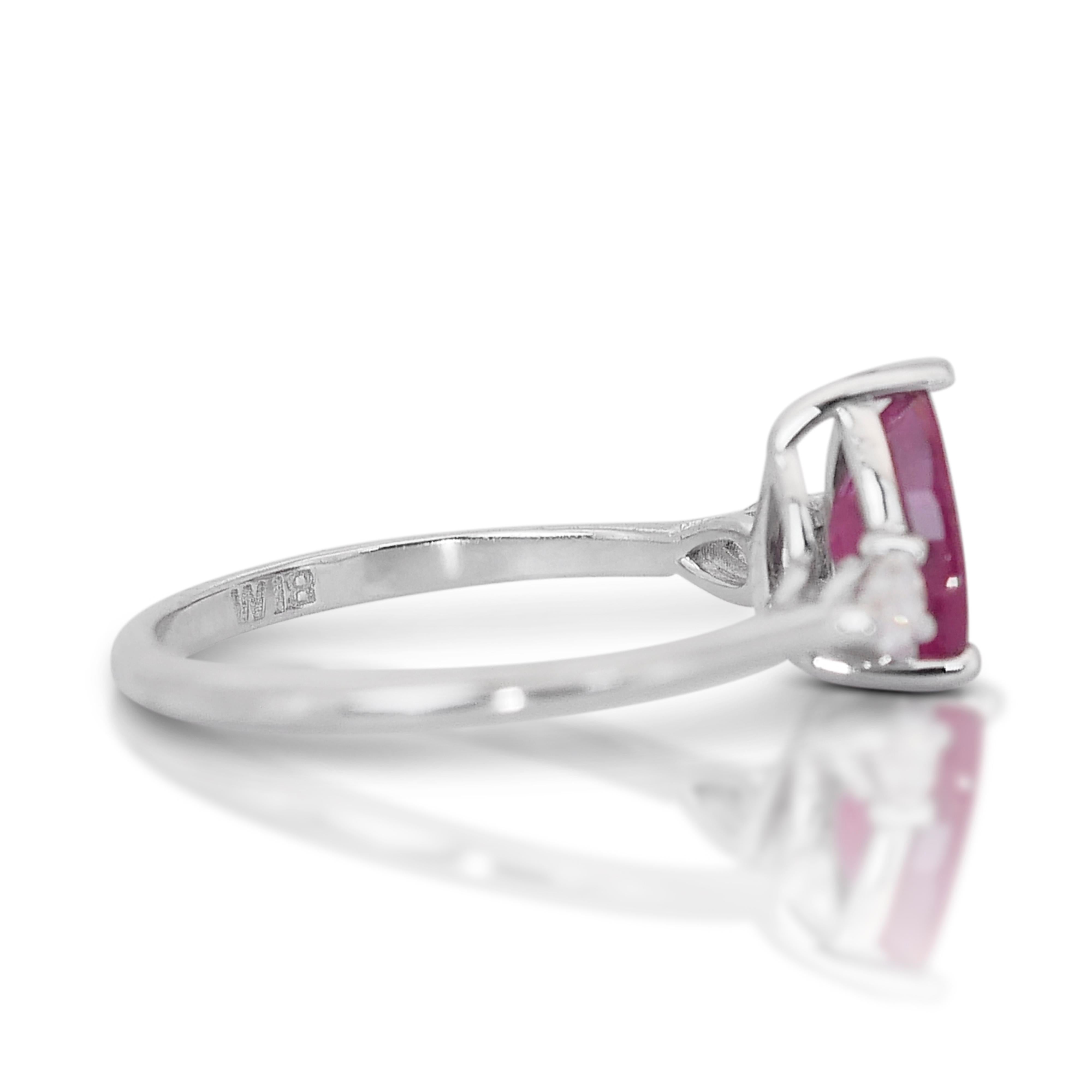 Magnificent 18K White Gold 3 Stone Ring - Diamond & Ruby w/ 1.31ct- IGI Cert In New Condition For Sale In רמת גן, IL