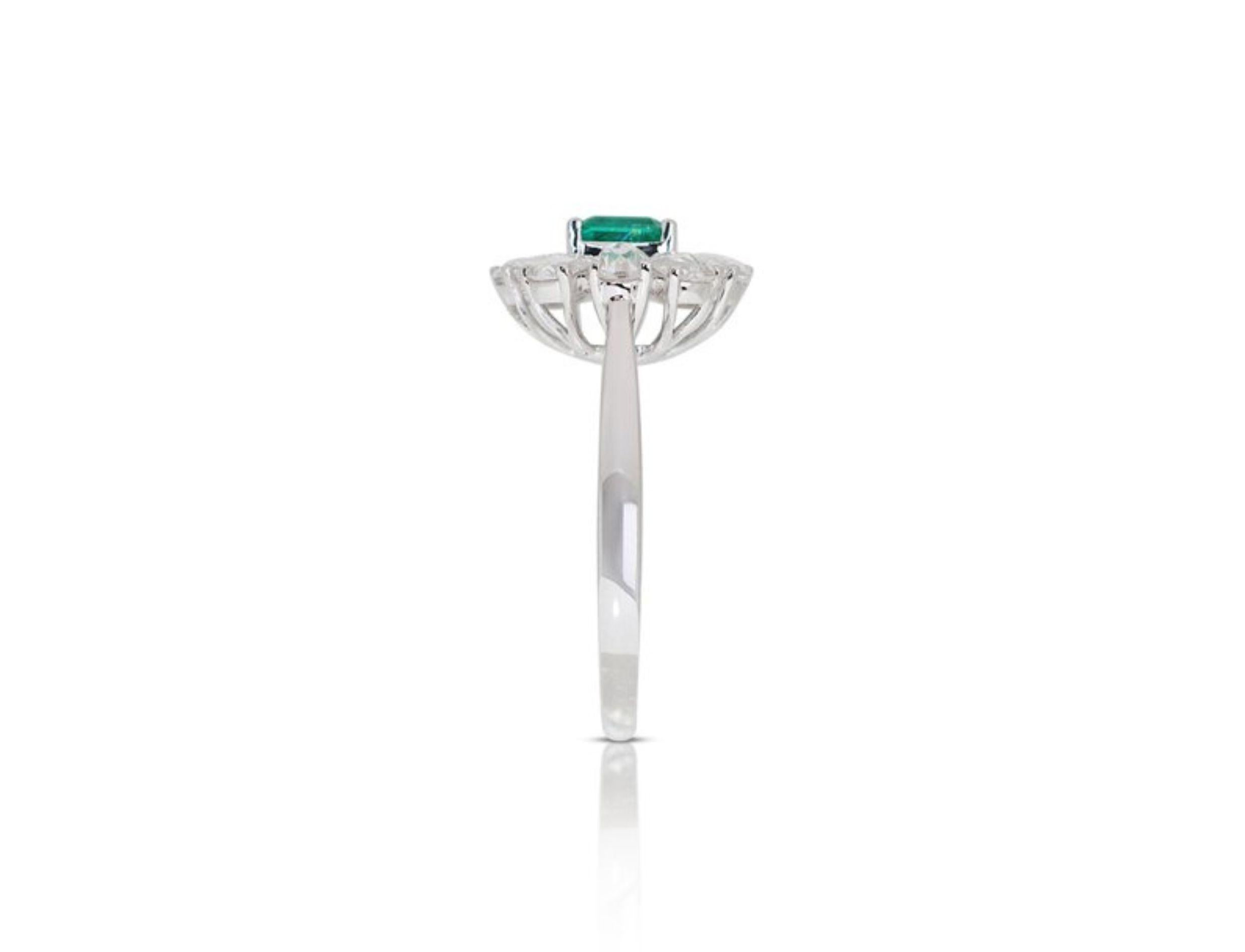 Magnificent 18K White Gold Emerald Flower Ring For Sale 1