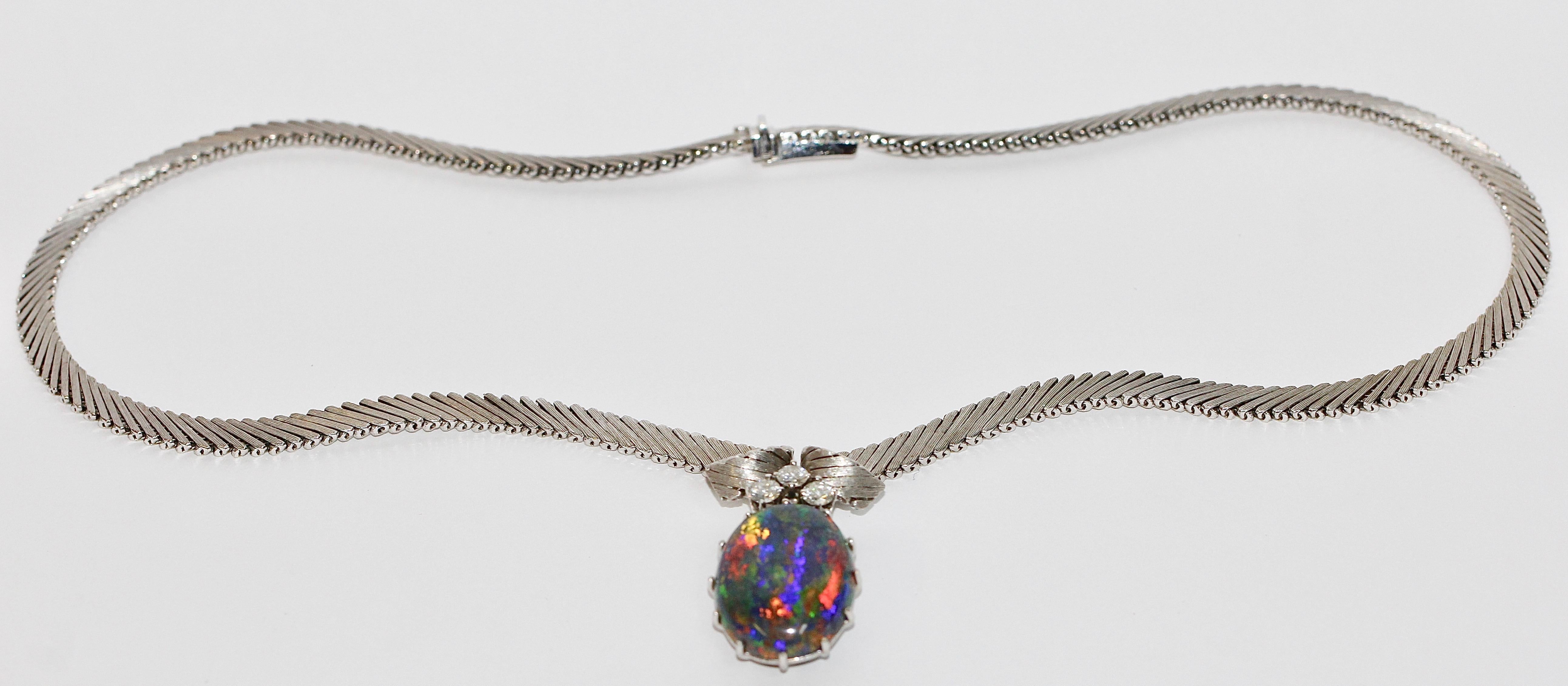Magnificent 18 Karat White Gold Necklace with Australian Opal and Diamonds For Sale 2