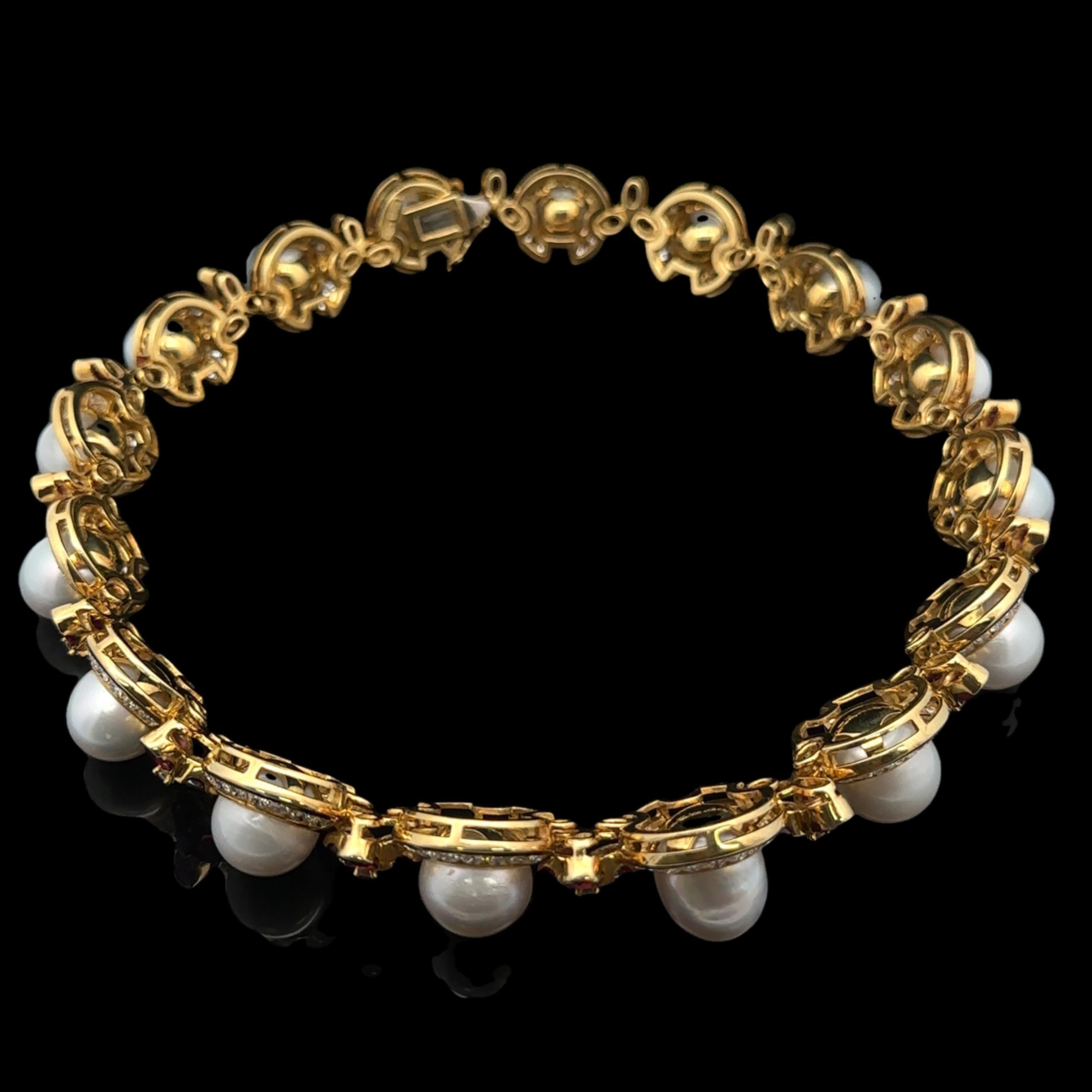 --Sons:--
16 véritables perles de culture des mers du Sud - forme bouton - couleur blanche avec reflets orientaux - 11.6-12.5mm chacune approx.
Voir les détails de la certification ci-dessous pour plus d'informations 
48 Rubis Naturels Véritables -