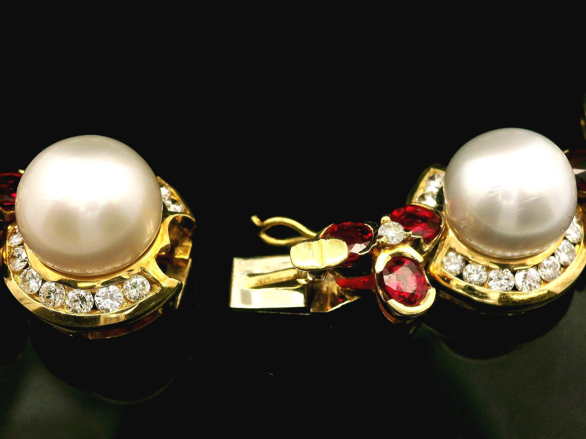 Taille ronde MAGNIFICENT Collier en or jaune 18 carats, perle GIA de 12,5 mm, rubis et diamants de 42,5 carats en vente