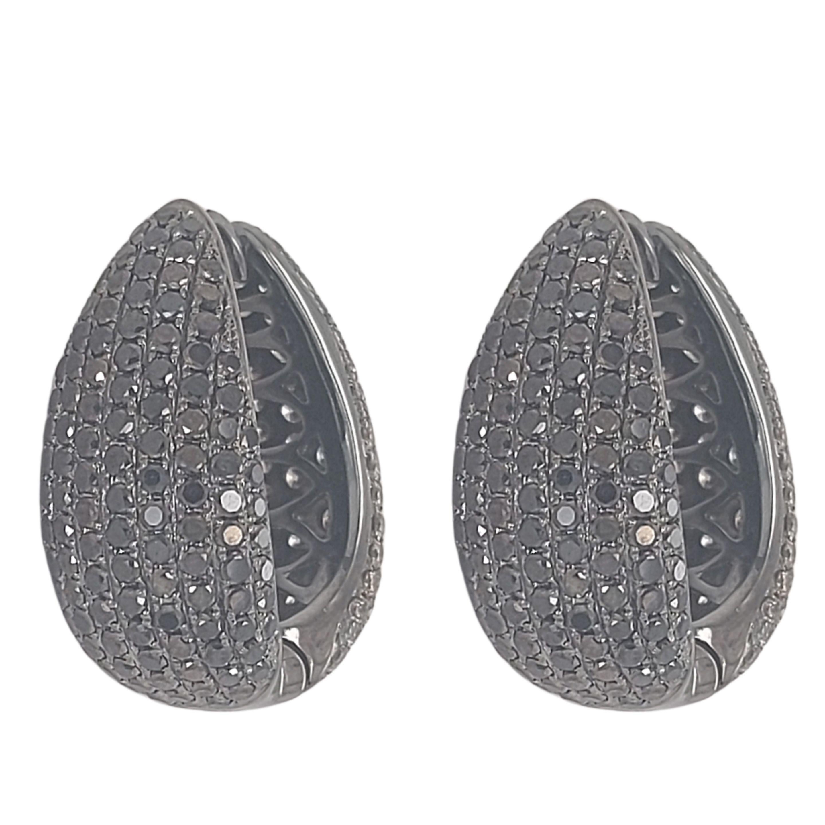 Magnificent 18kt Black Gold Earrings With 7.83ct Cognac and Black Diamonds

Can be worn from both sides ! Choose Cognac color diamonds or Black diamonds in fron,or one side black and one side cognact,

Diamonds: Cognac and Black Diamonds together