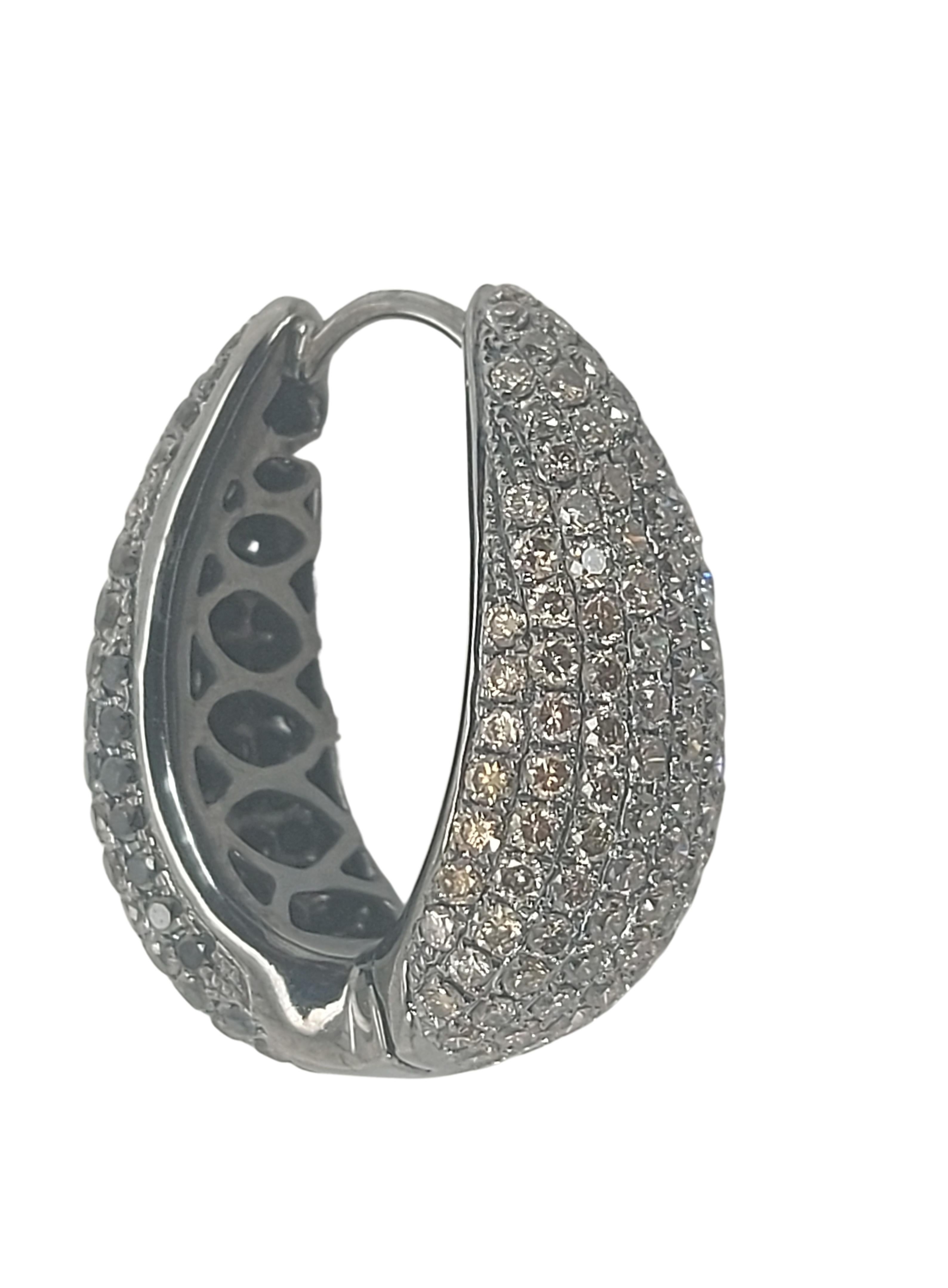 Magnifici orecchini in oro nero 18kt con 7,83 carati di cognac e diamanti neri In condizioni Nuovo in vendita a Antwerp, BE