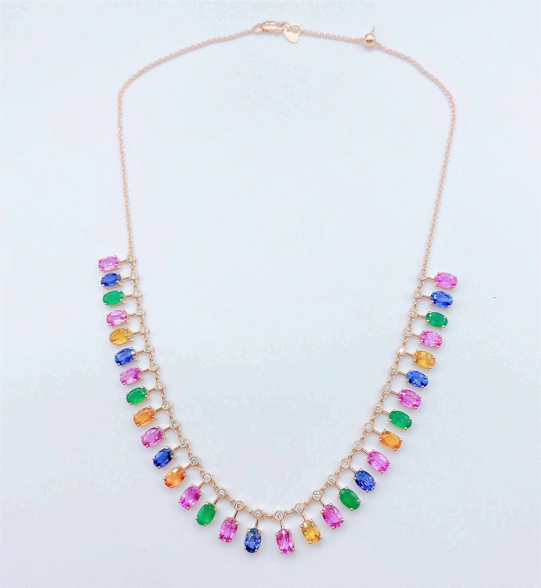 Il seguente articolo che offriamo è questa rara e importante collana in oro 18 carati con taglio ovale e multi arcobaleno di zaffiri, medaglie e diamanti!!! La collana è composta da zaffiri rosa, blu e arancioni dal taglio ovale, squisiti smeraldi e