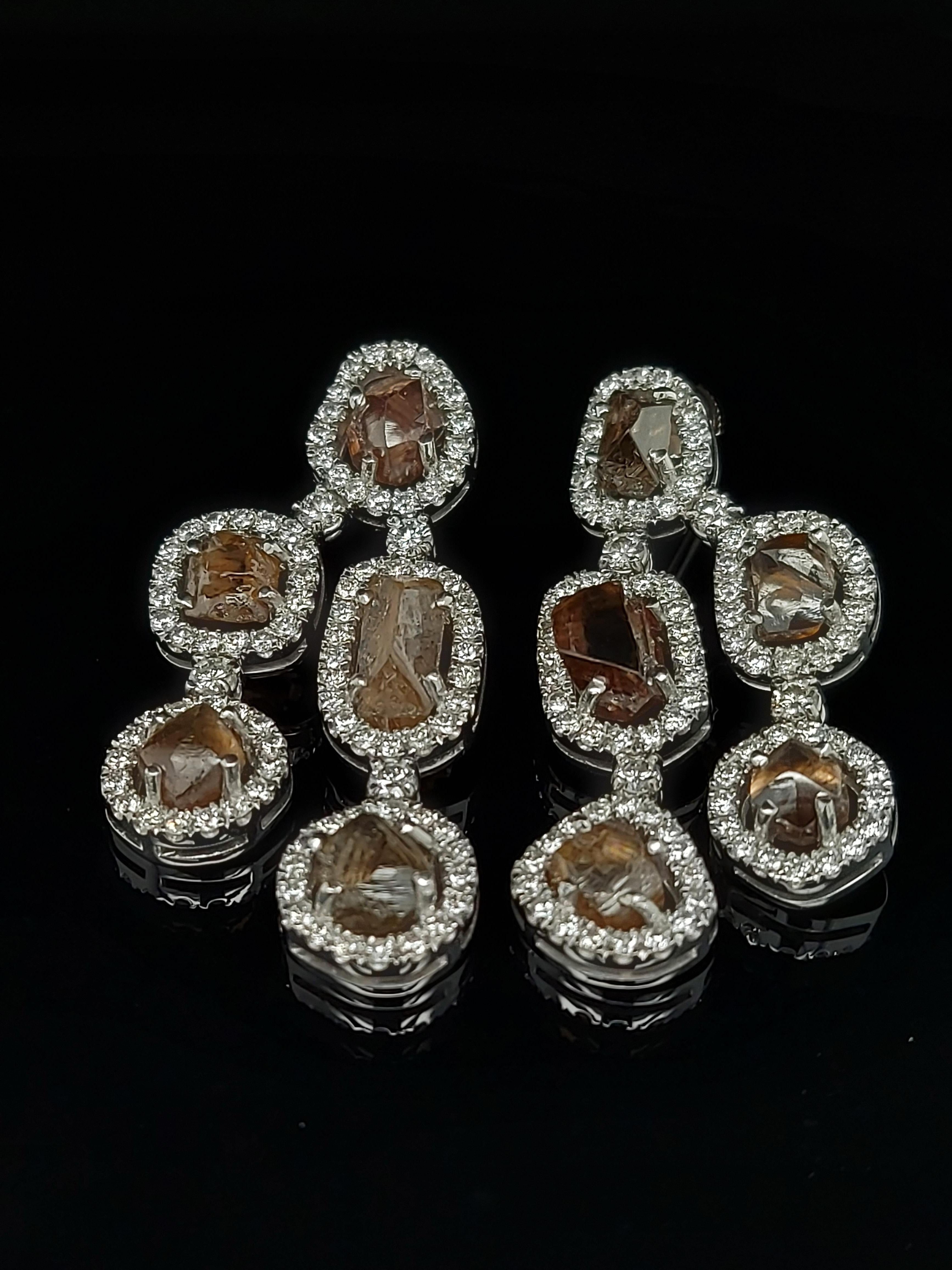 Magnifiques boucles d'oreilles chandelier en or 18 carats avec diamants bruts naturels de 13,22 carats en vente 5