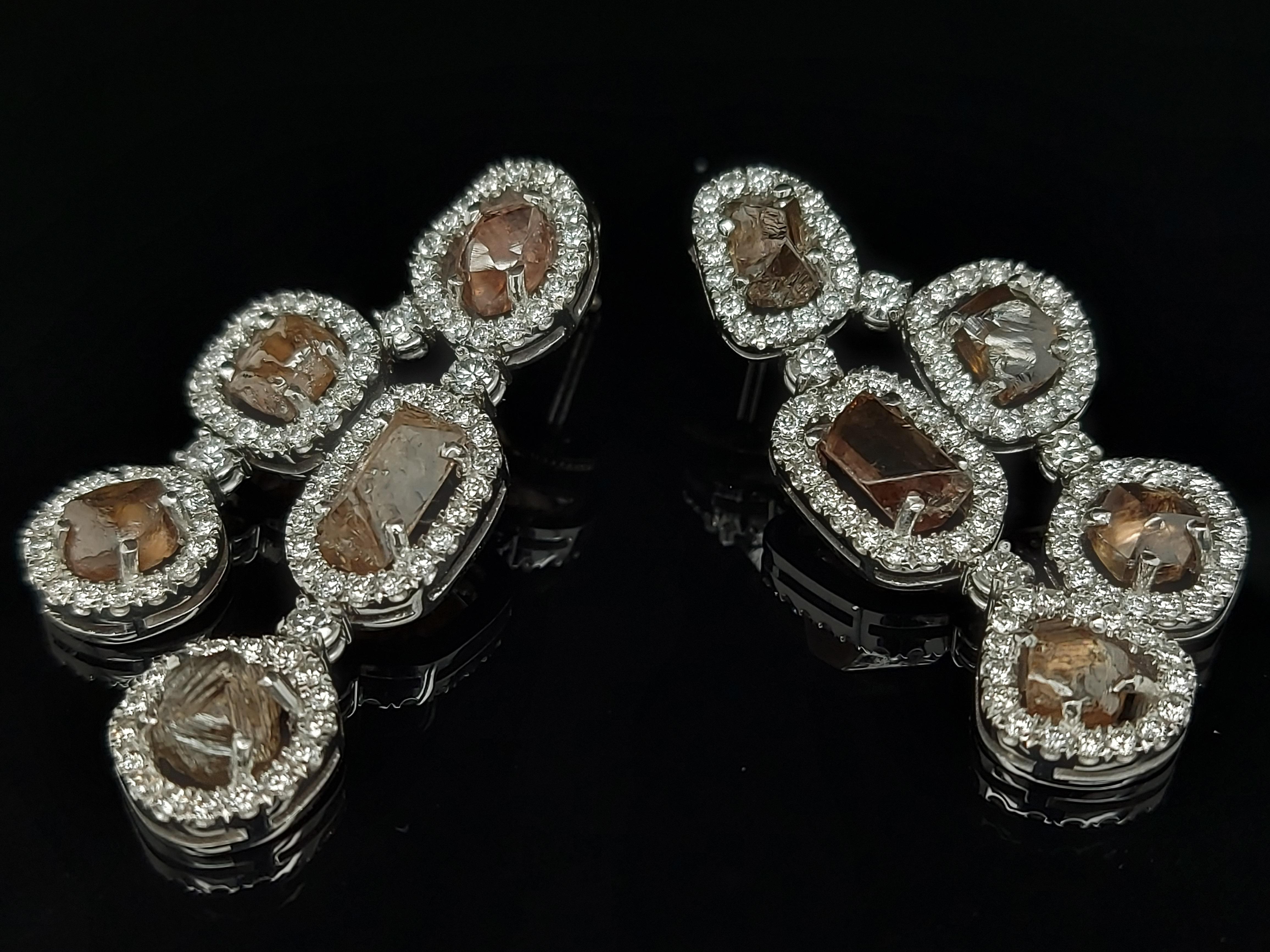 Magnificent 18kt Gold Chandelier Earrings with 13.22 Ct Natural Rough Diamonds For Sale 4