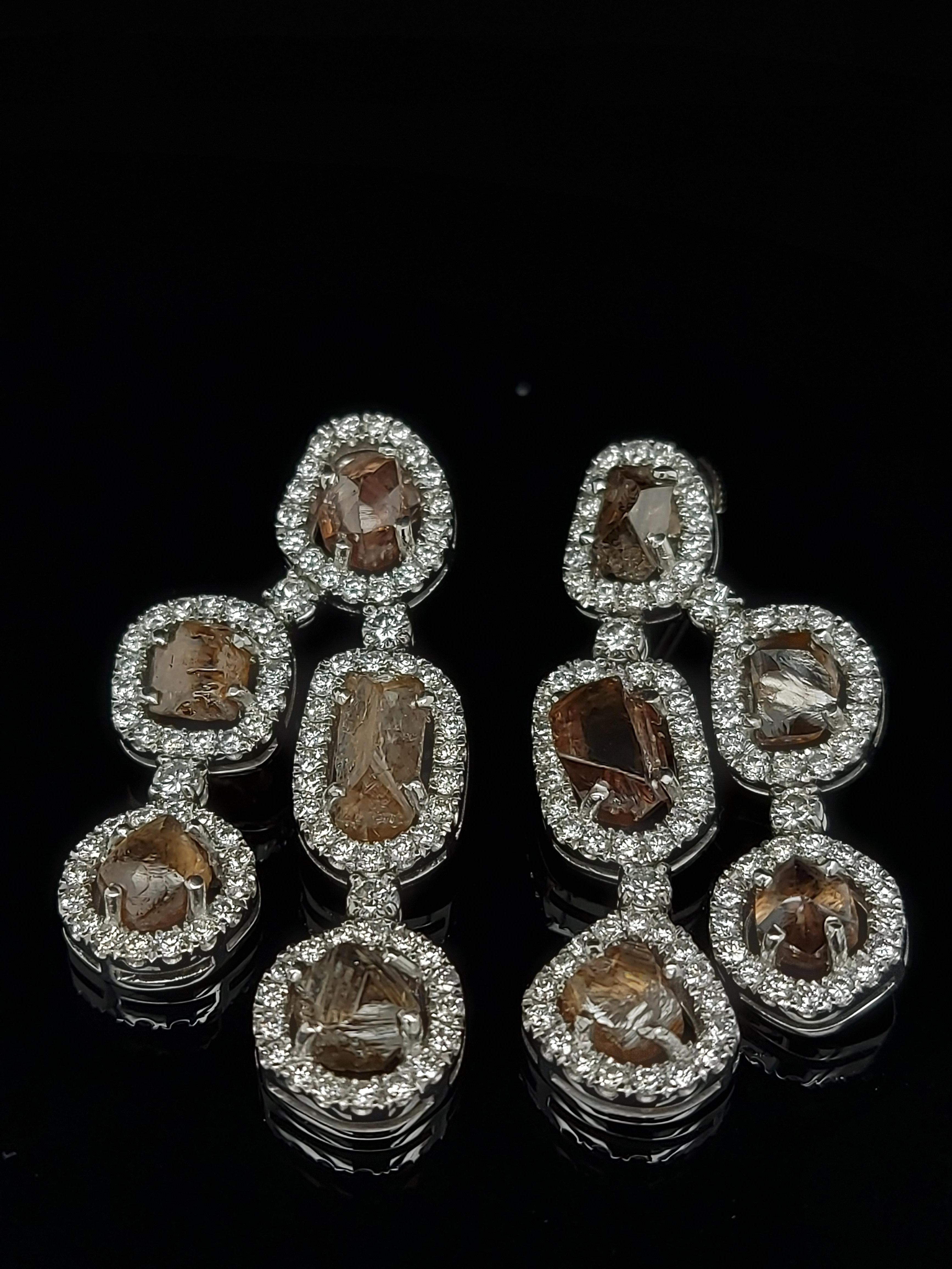 Magnificent 18kt Gold Chandelier Earrings with 13.22 Ct Natural Rough Diamonds For Sale 1
