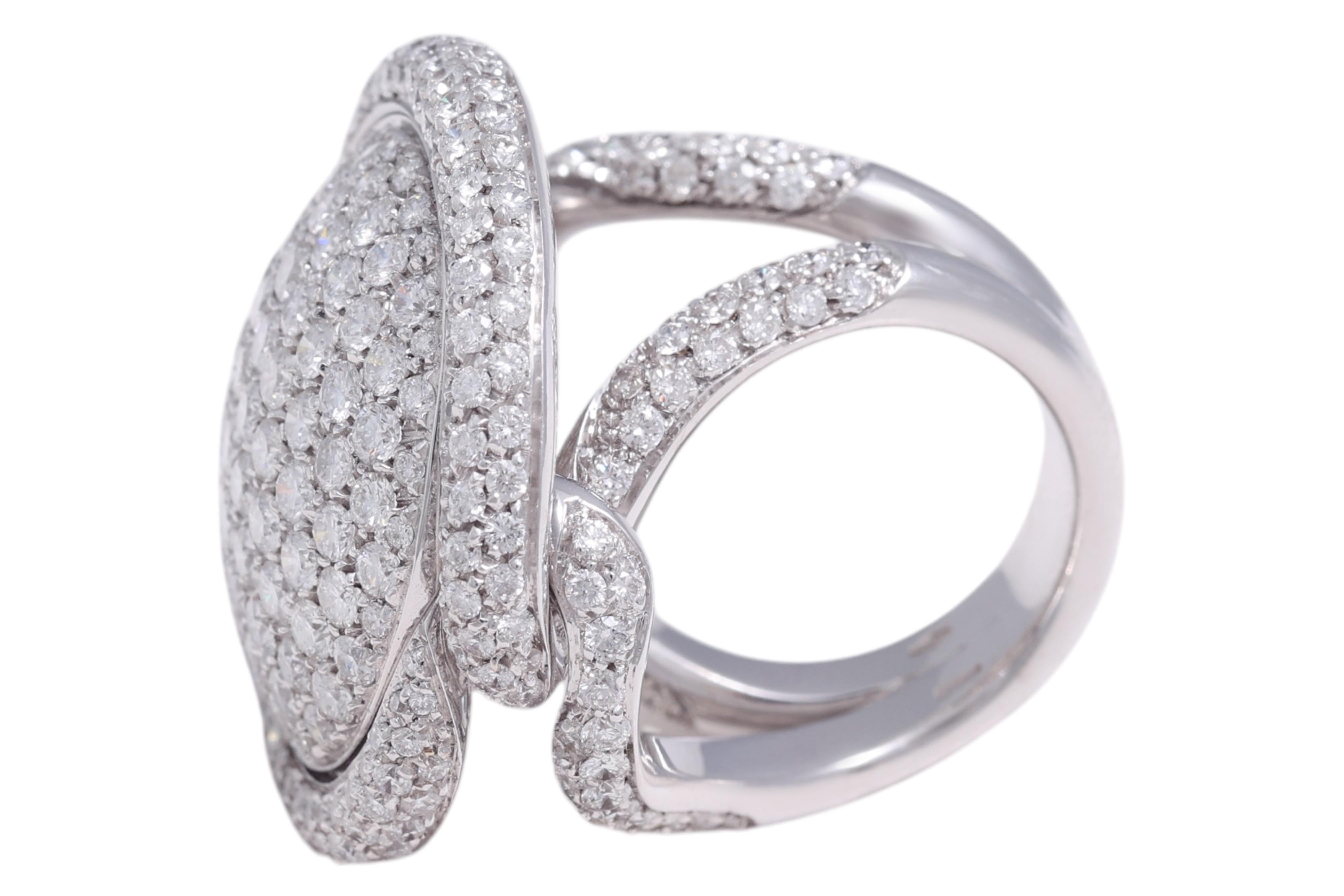 Magnificent 18kt White Gold 6.65ct Brilliant Cut Diamond Ring For Sale 3