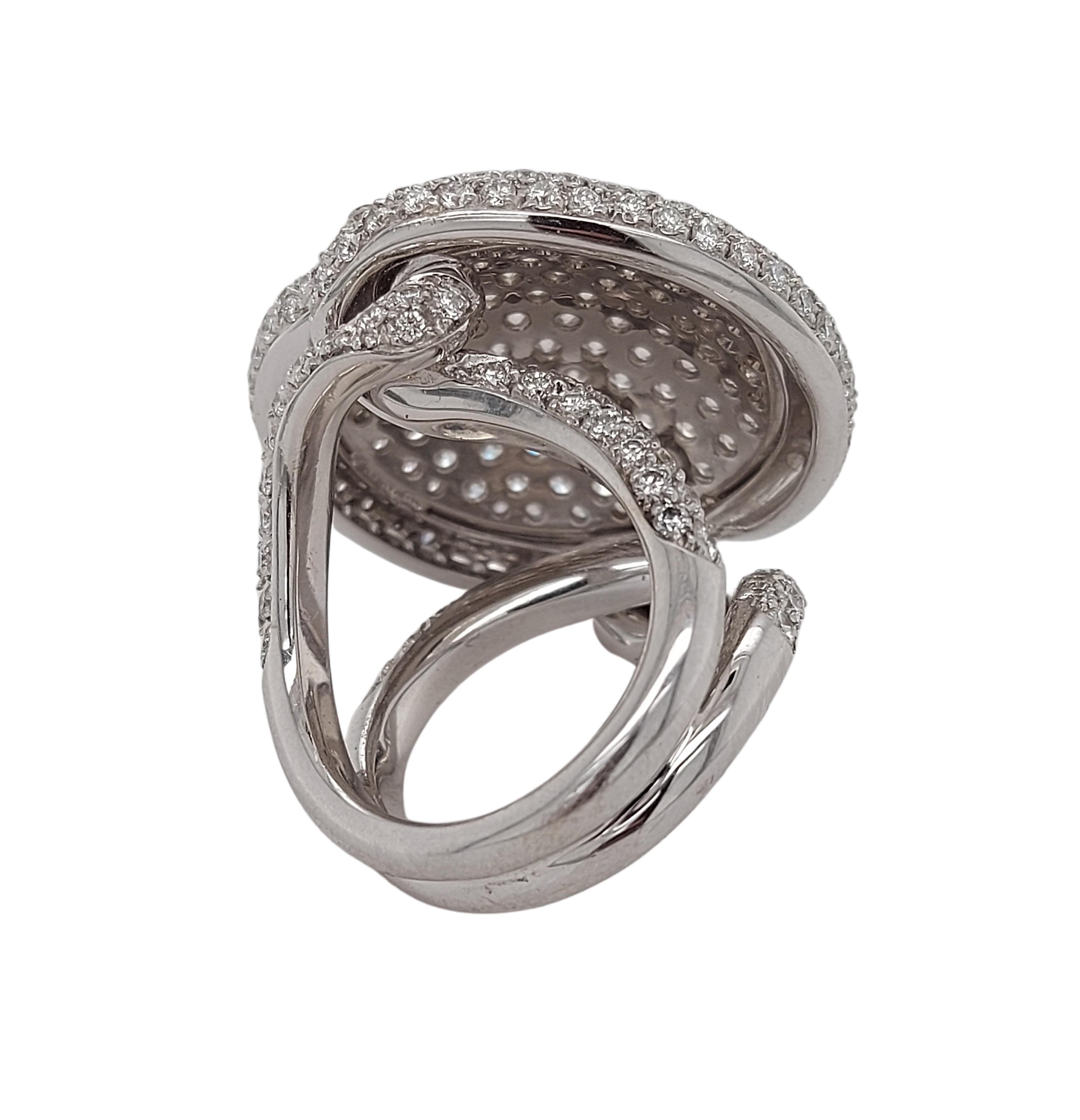 Women's or Men's Magnificent 18kt White Gold 6.65ct Brilliant Cut Diamond Ring For Sale