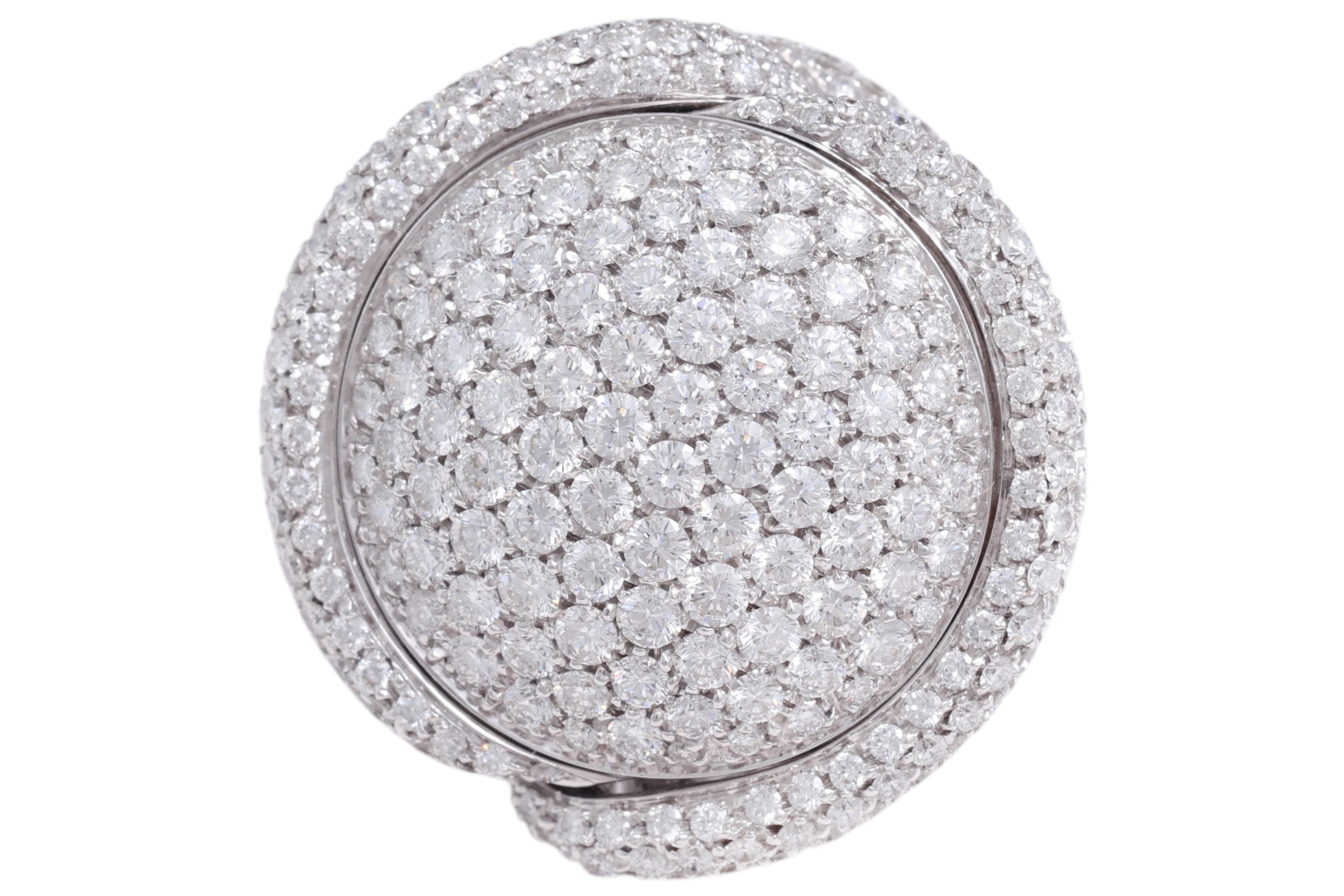 Magnificent 18kt White Gold 6.65ct Brilliant Cut Diamond Ring

Material: 18kt white gold

Diamonds: Brilliant cut diamonds in total 6.65ct Gsi

Total weight: 30.3 gram / 1.070 oz / 19.5 dwt

Ring Size: 54.4 EU / 7 US

Measurements: Diameter head of