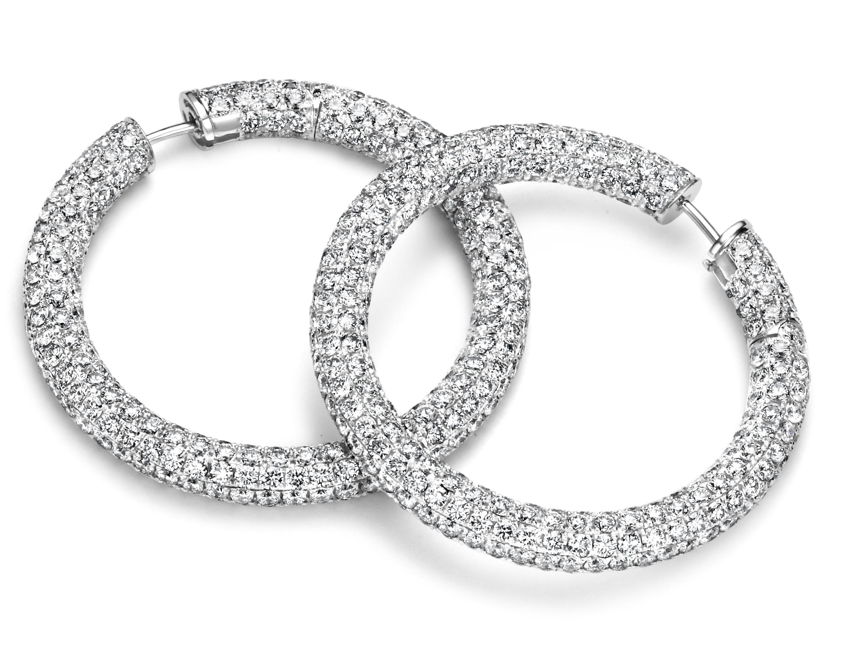 Magnificent 18kt White Gold Hoop Earrings With 22.6 ct Diamonds

Diamonds: Brilliant cut  diamonds together approx. 22.6 ct. 

Material: 18kt White gold

Measurements: Diameter 41.5 mm

Total weight: 21.9 gram / 0.775 oz / 14.1 dwt