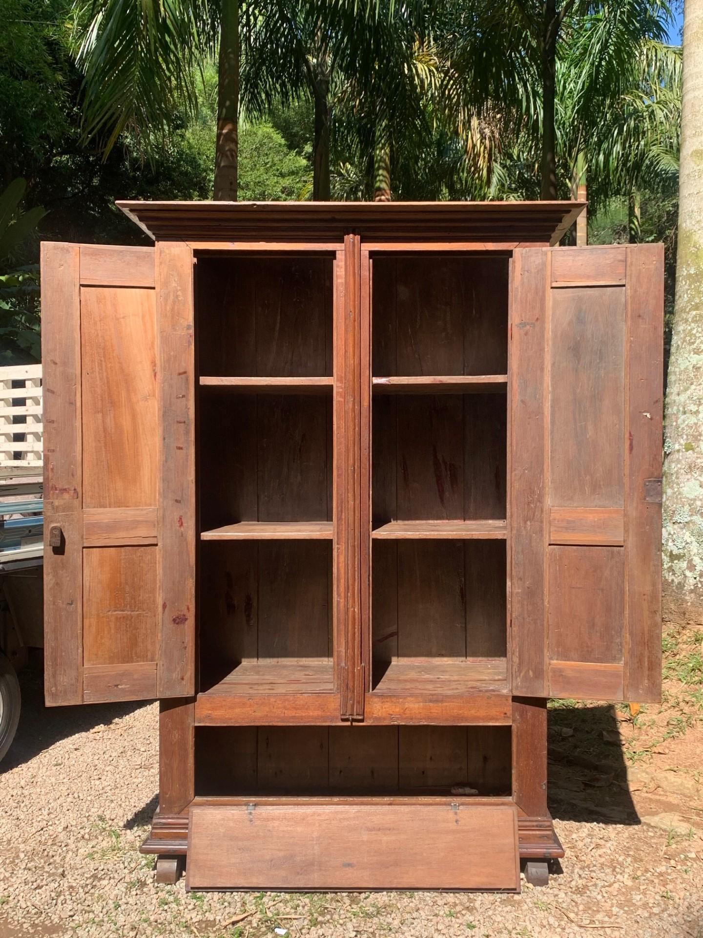 Fin du XVIIIe siècle Magnifique armoire coloniale du Brésil du 18ème siècle en vente
