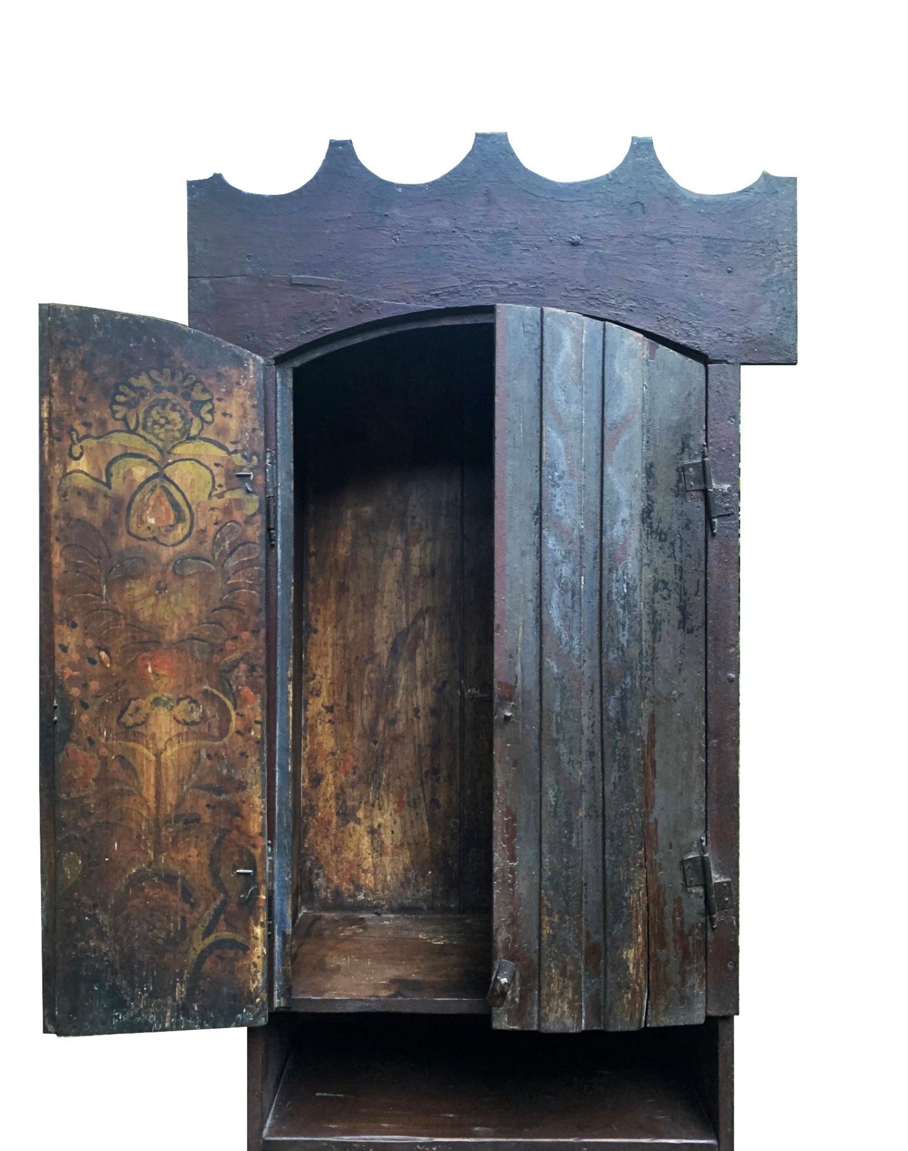 18th Century Magnificent 18th-Century Brazilian Shrine -  Minas Gerais Colonial Cabinet For Sale
