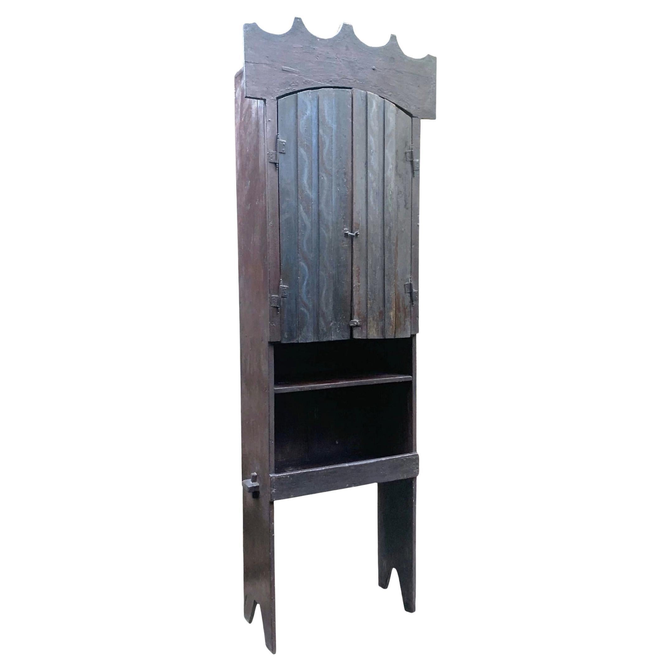 Magnificent 18th-Century Brazilian Shrine -  Minas Gerais Colonial Cabinet For Sale