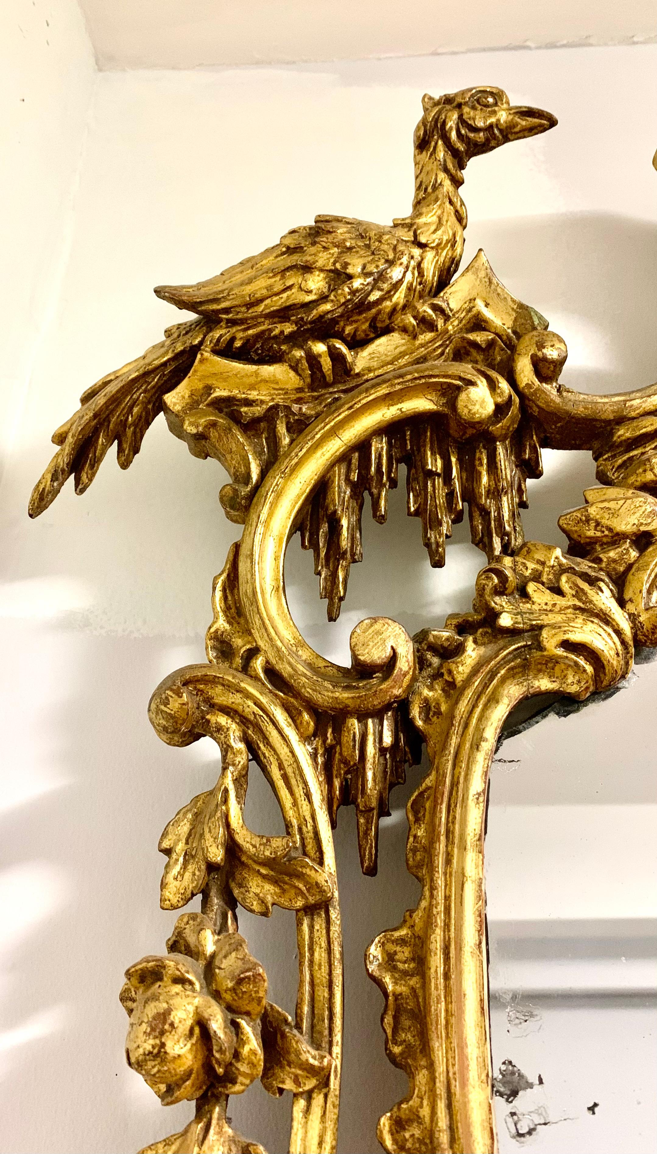 Magnificent 18th Century Chinese Chippendale Ho-Ho Bird Carved Giltwood Mirror In Good Condition For Sale In New York, NY