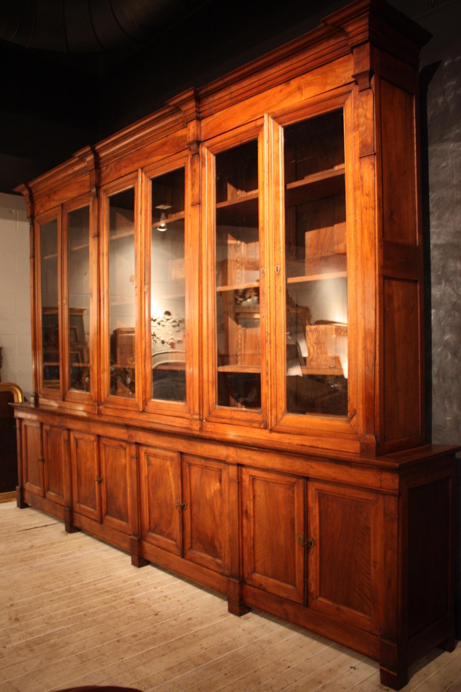 Directoire Magnificent 18th Century French Cabinet 