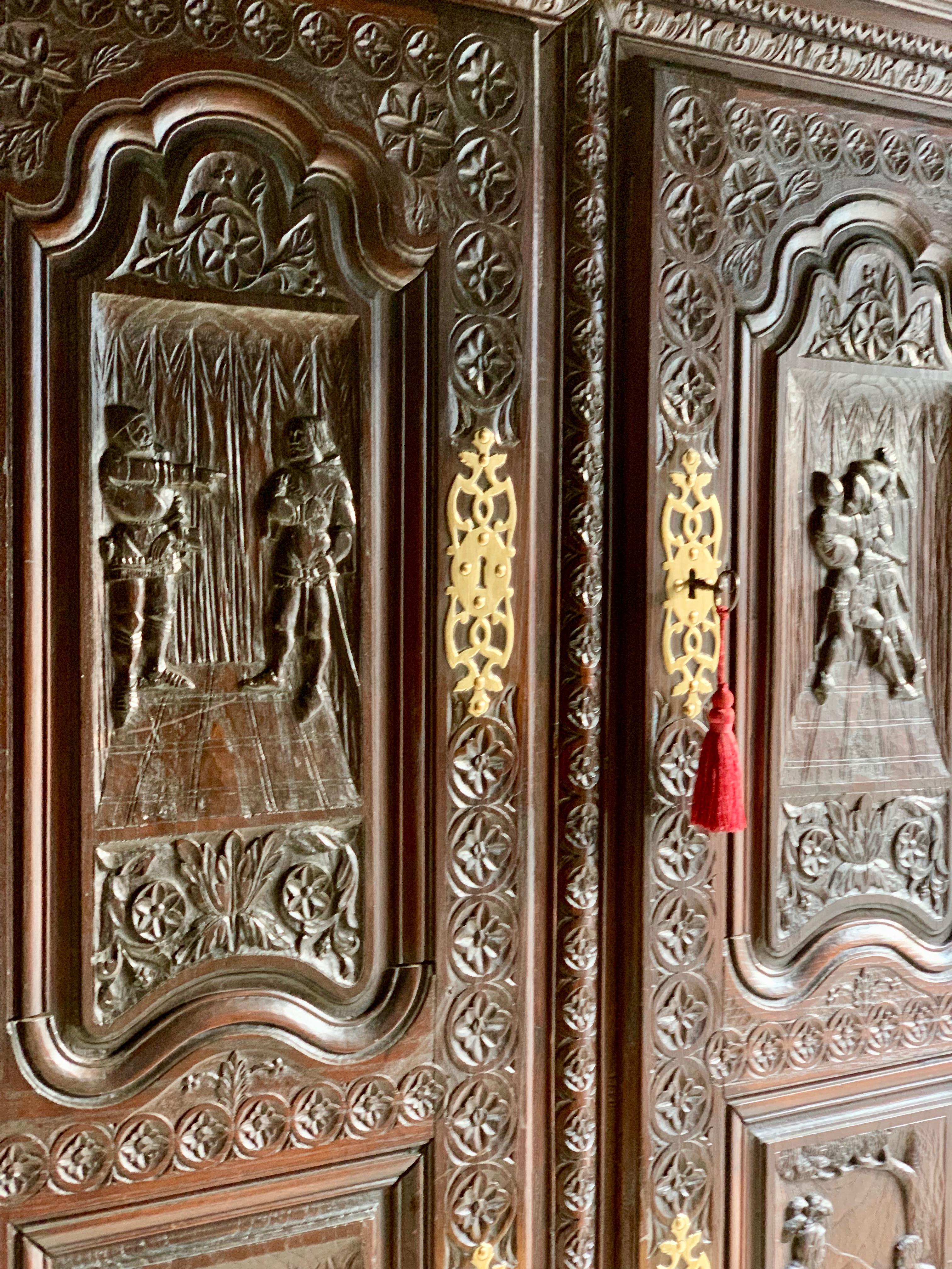 Magnificent 18th Century Oak Cupboard Armoire Heavily Carved, circa 1740 3