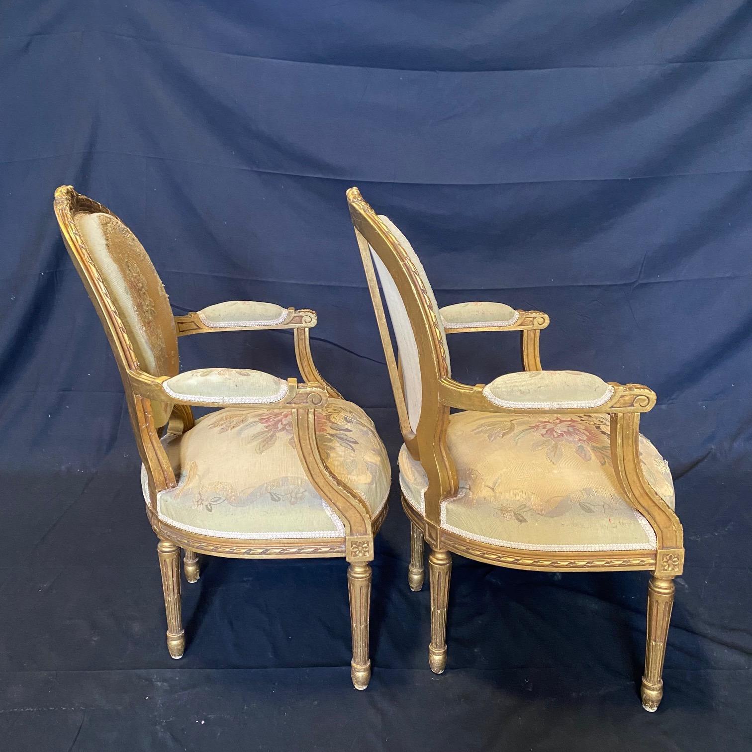 Prächtiges Paar oder Satz von 4 Sesseln aus dem 19. Jahrhundert mit Aubusson-Wandteppichpolsterung, Paar (Louis XVI.) im Angebot