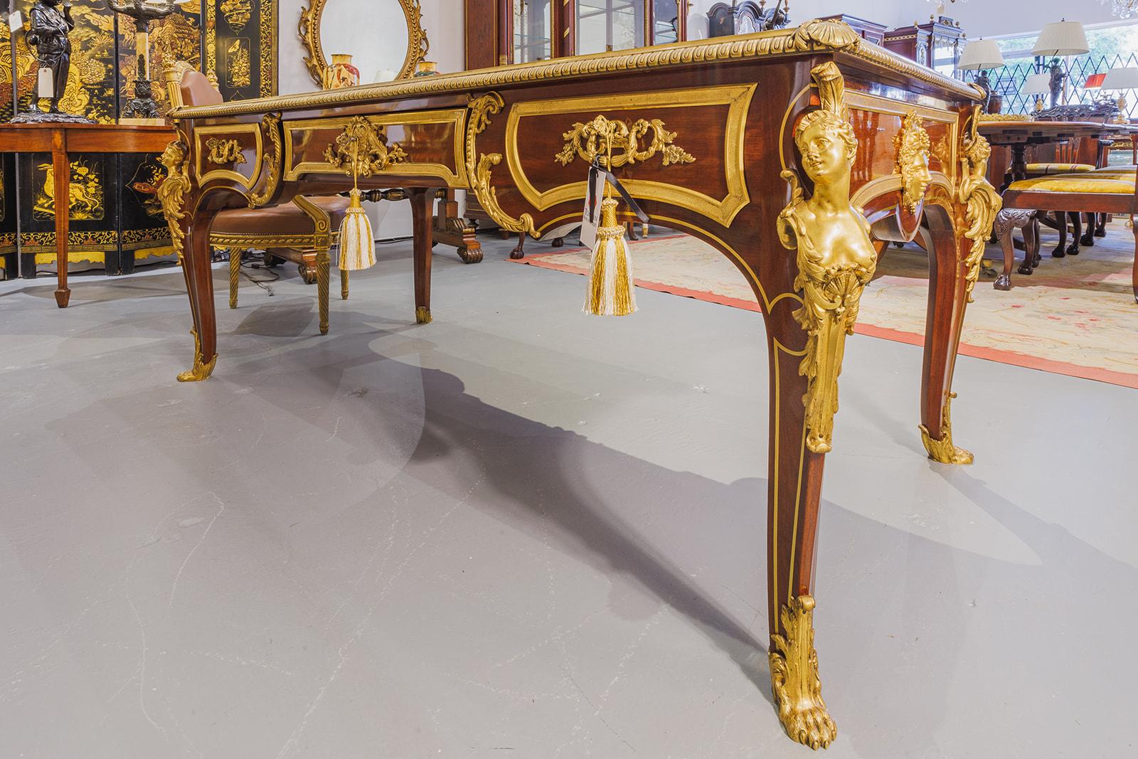 Doré Magnifique bureau plat Louis XVI du 19ème siècle vendu par Rinck Paris en vente