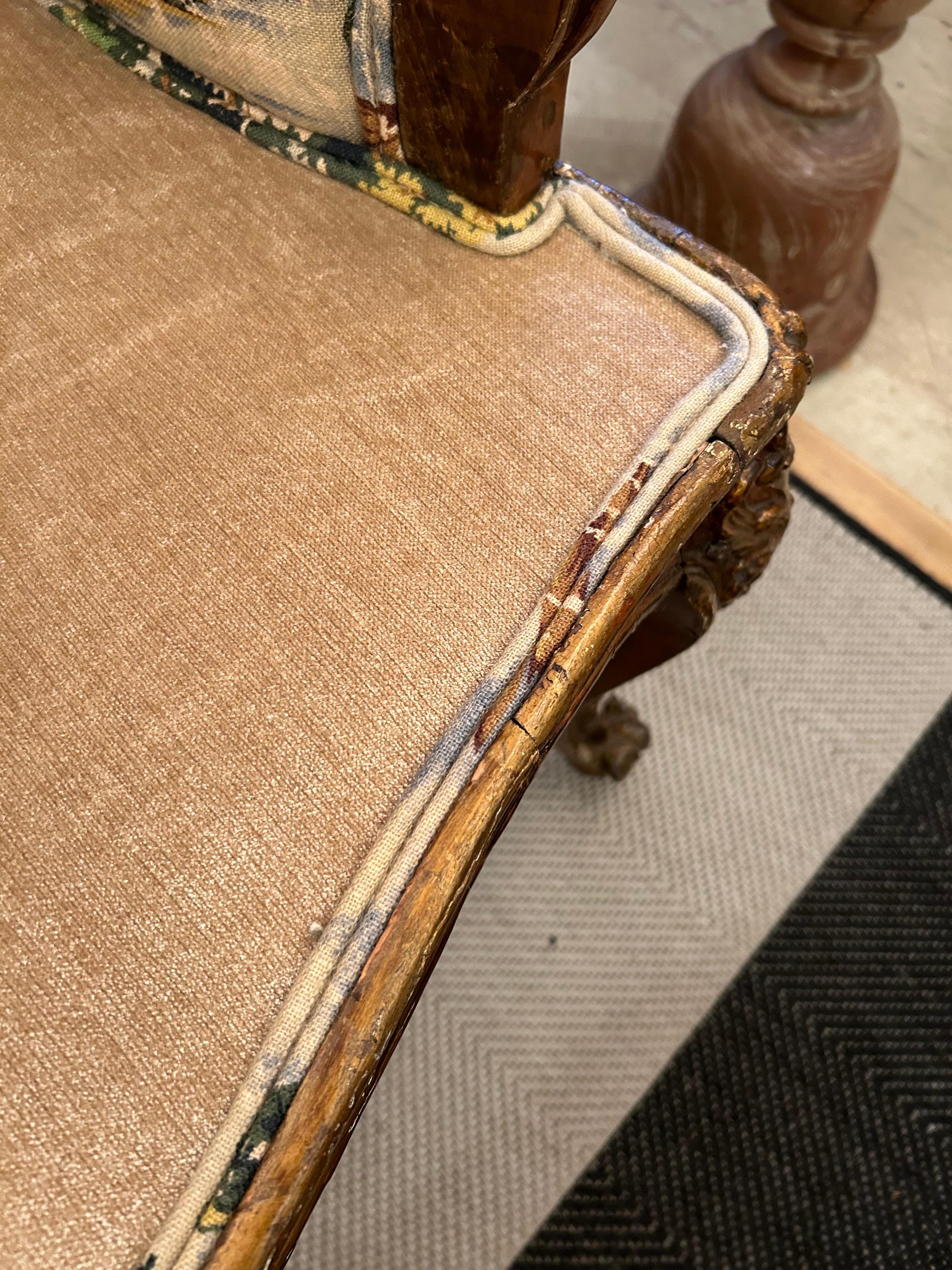 Magnifique banquette Louis XVI du 19ème siècle en bois doré avec nouveau tissu d'ameublement en vente 9