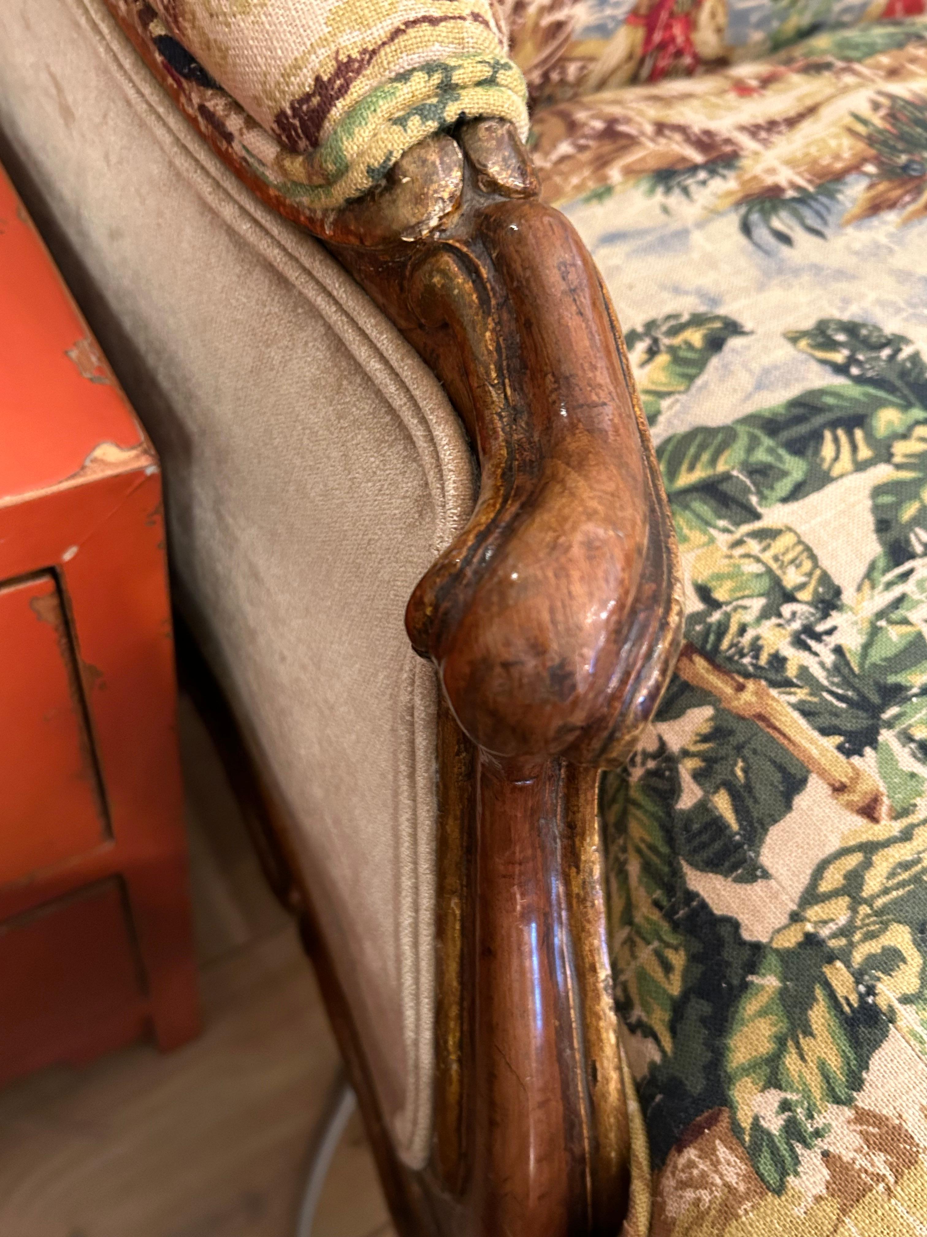 Mohair Magnifique banquette Louis XVI du 19ème siècle en bois doré avec nouveau tissu d'ameublement en vente