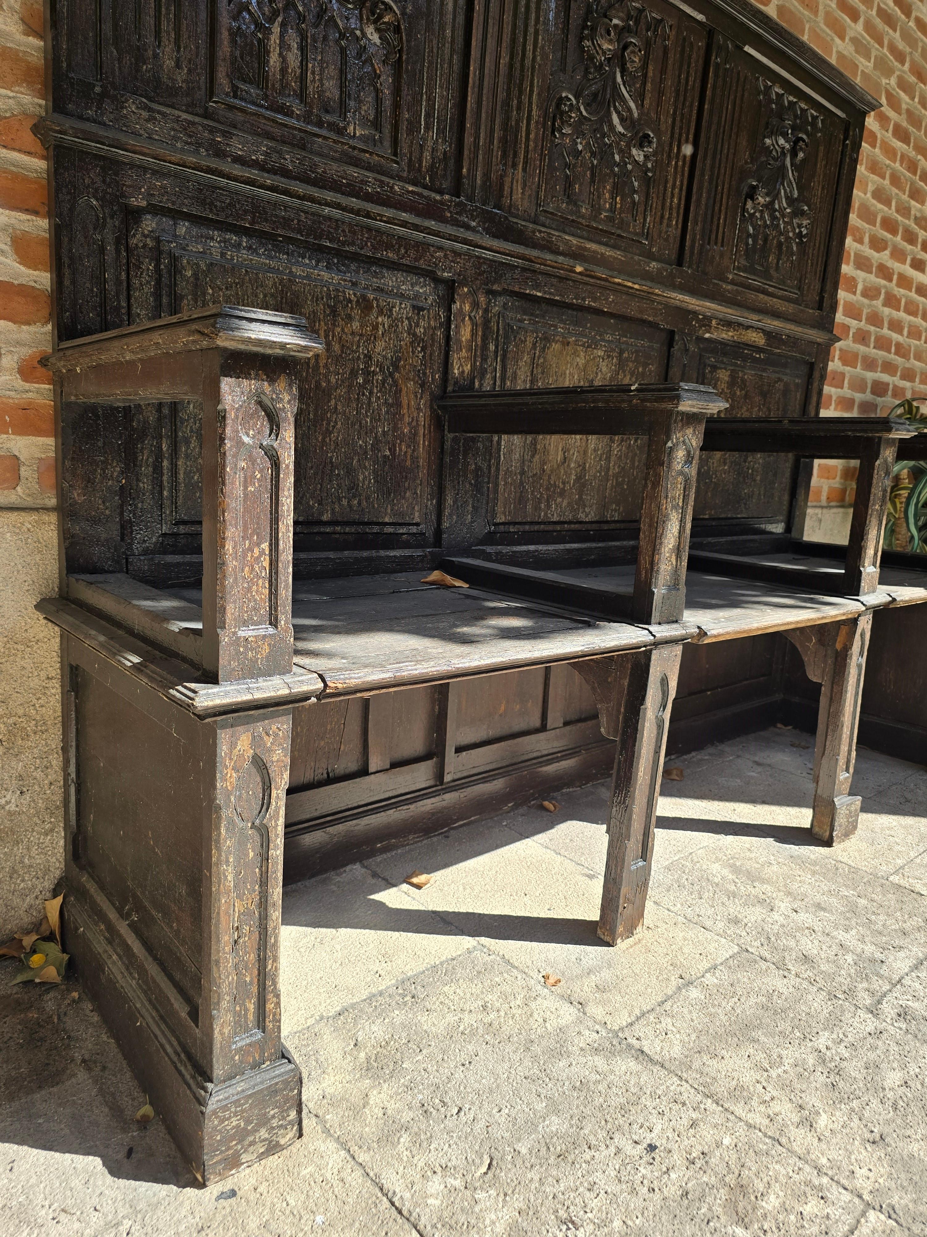 Magnífico banco neogótico de madera del siglo XIX en venta 7