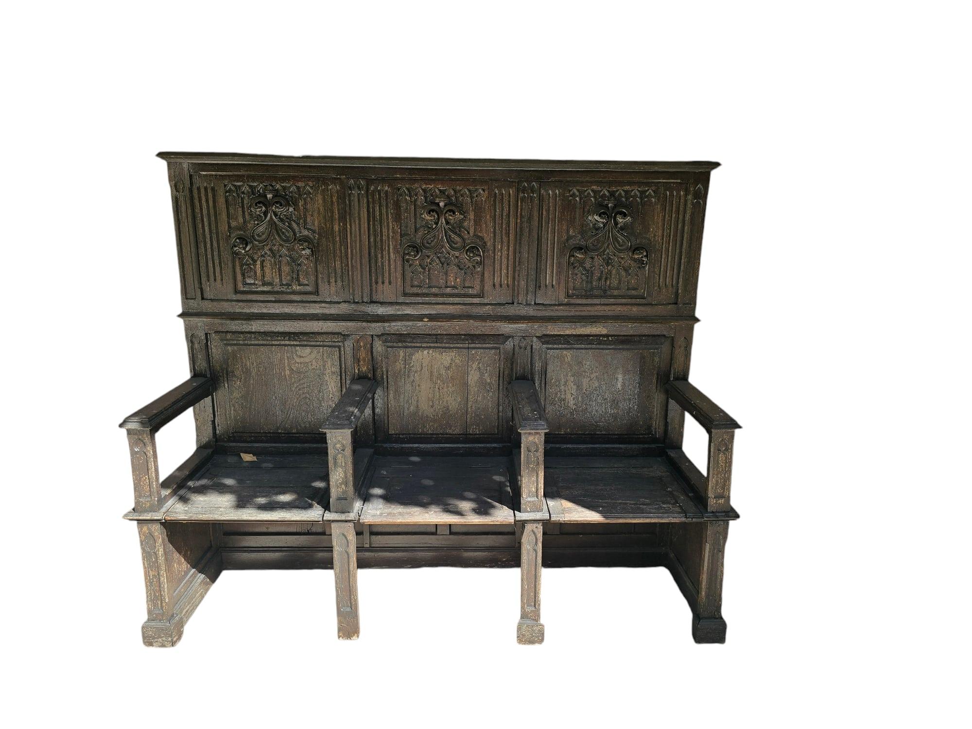 Magnífico banco neogótico de madera del siglo XIX en venta 9