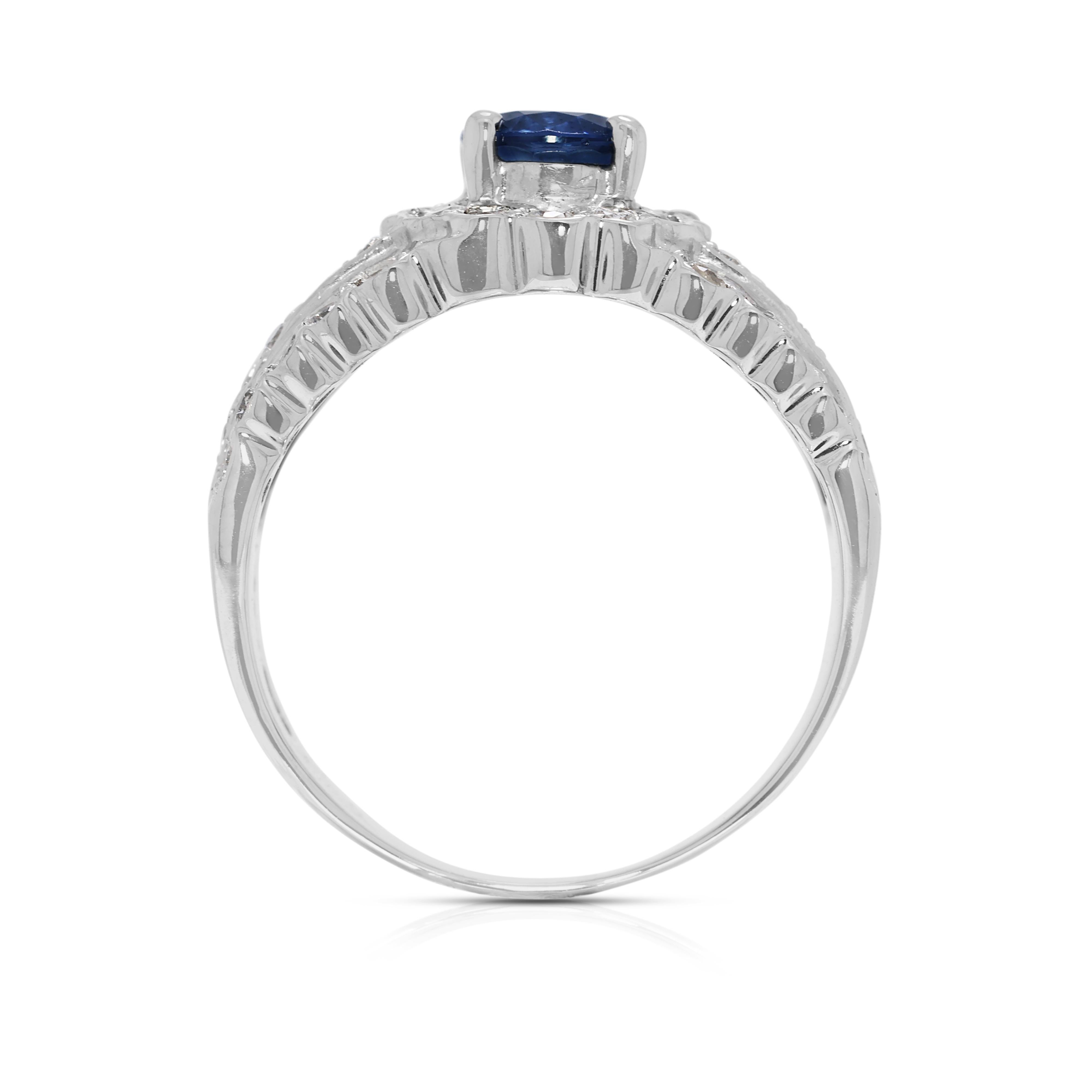Magnifique bague en or blanc 18 carats ornée d'un saphir ovale de 1ct et d'un diamant naturel en vente 3