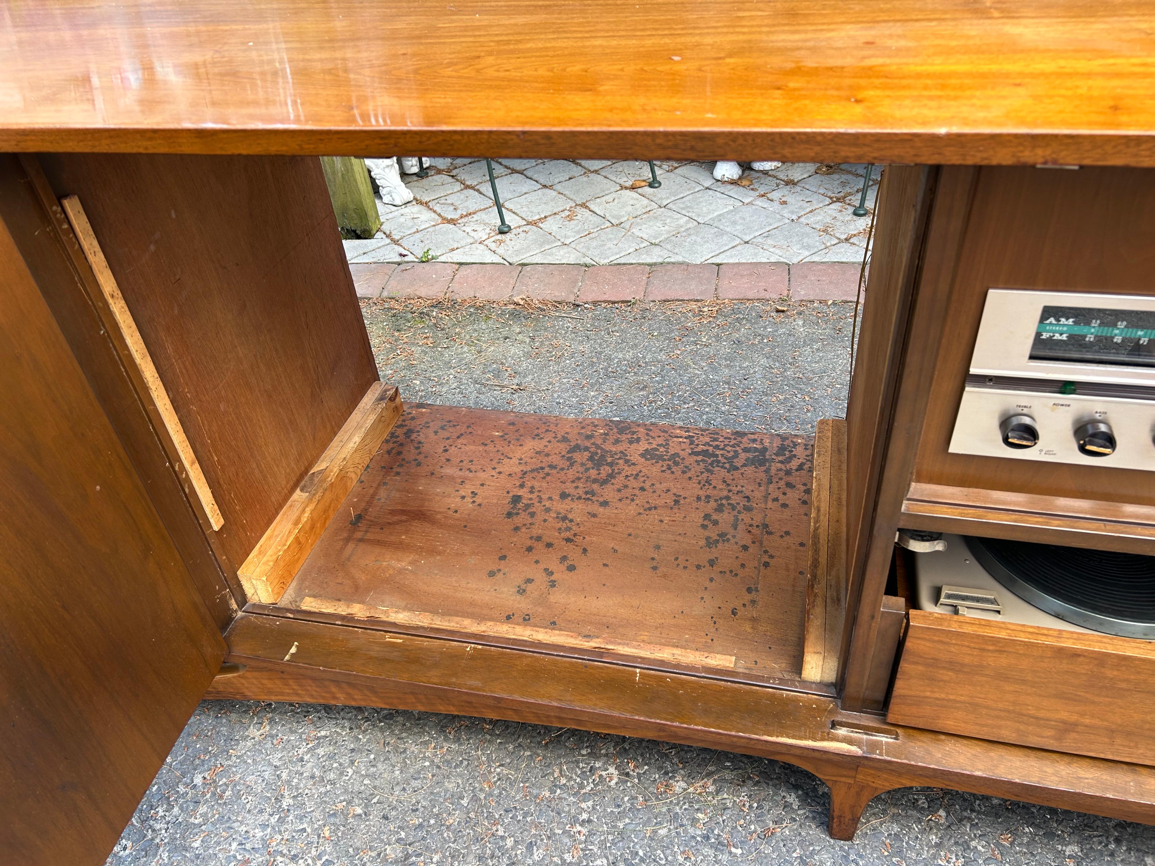 Magnifique meuble bar stéréo de 2 pièces en vente 11