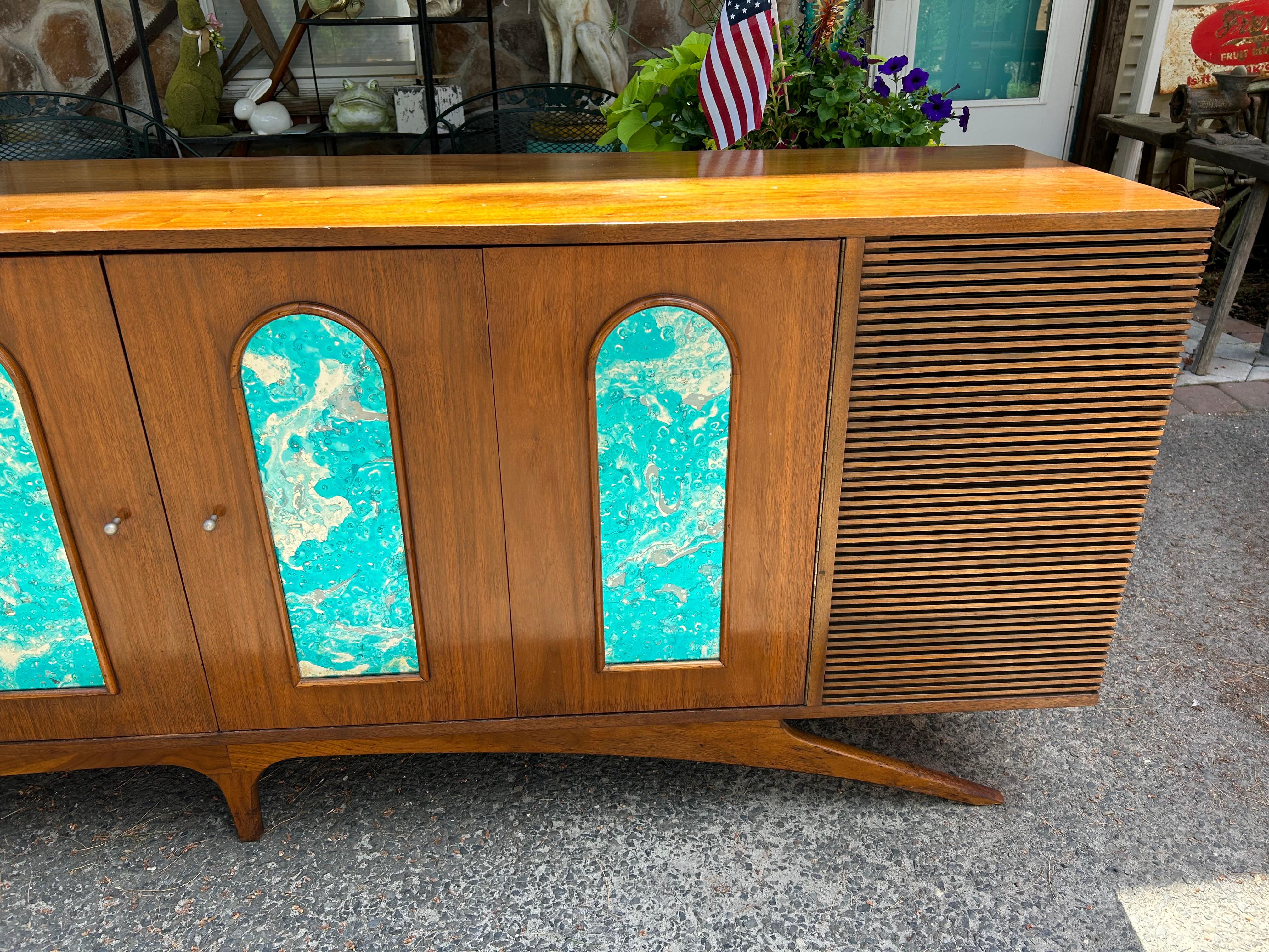 Américain Magnifique meuble bar stéréo de 2 pièces en vente