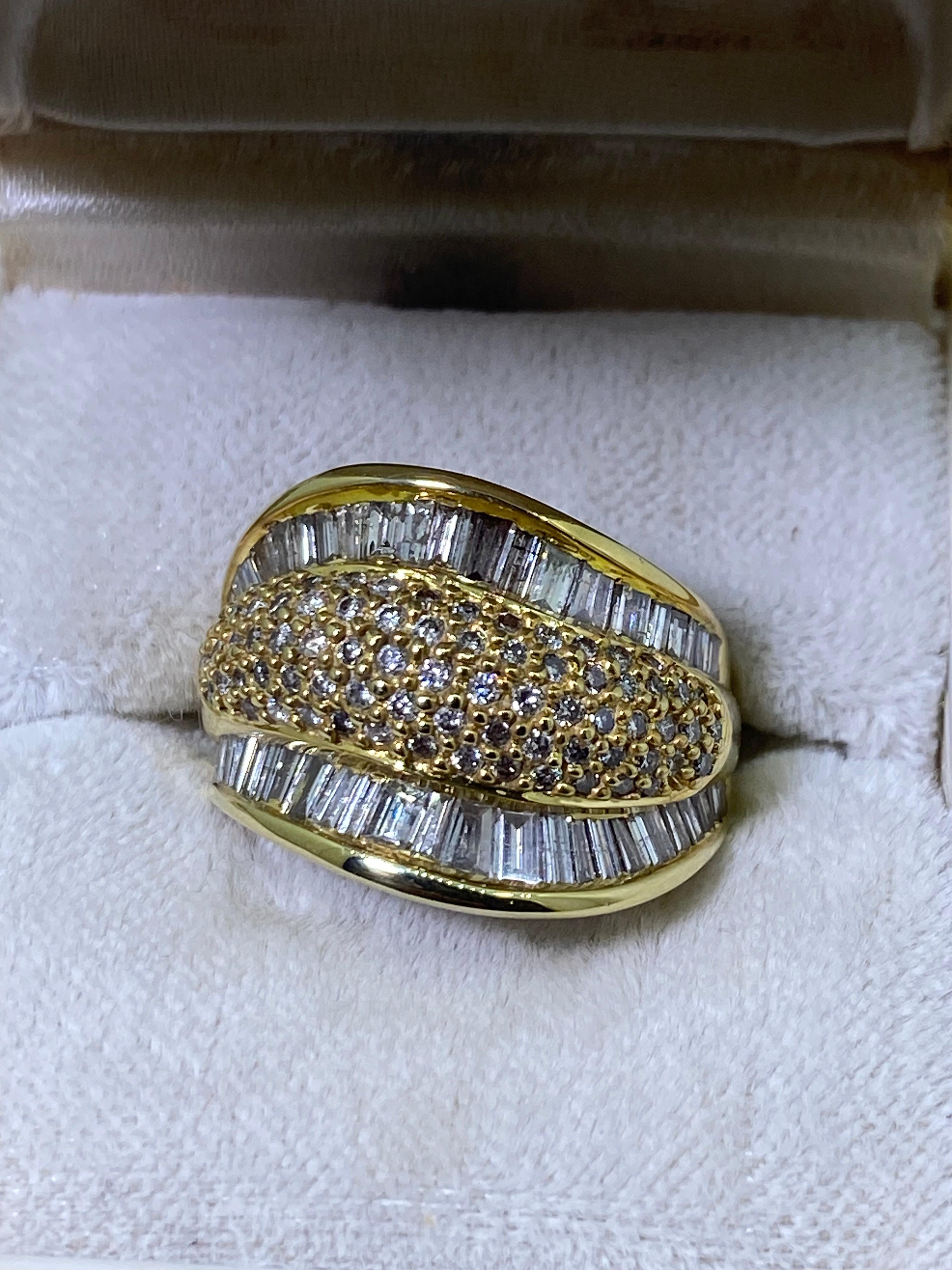 Magnificent 2.00ct Diamond Cocktail Cluster Retro Ring in 9K 375 Yellow Gold In Excellent Condition For Sale In MELBOURNE, AU