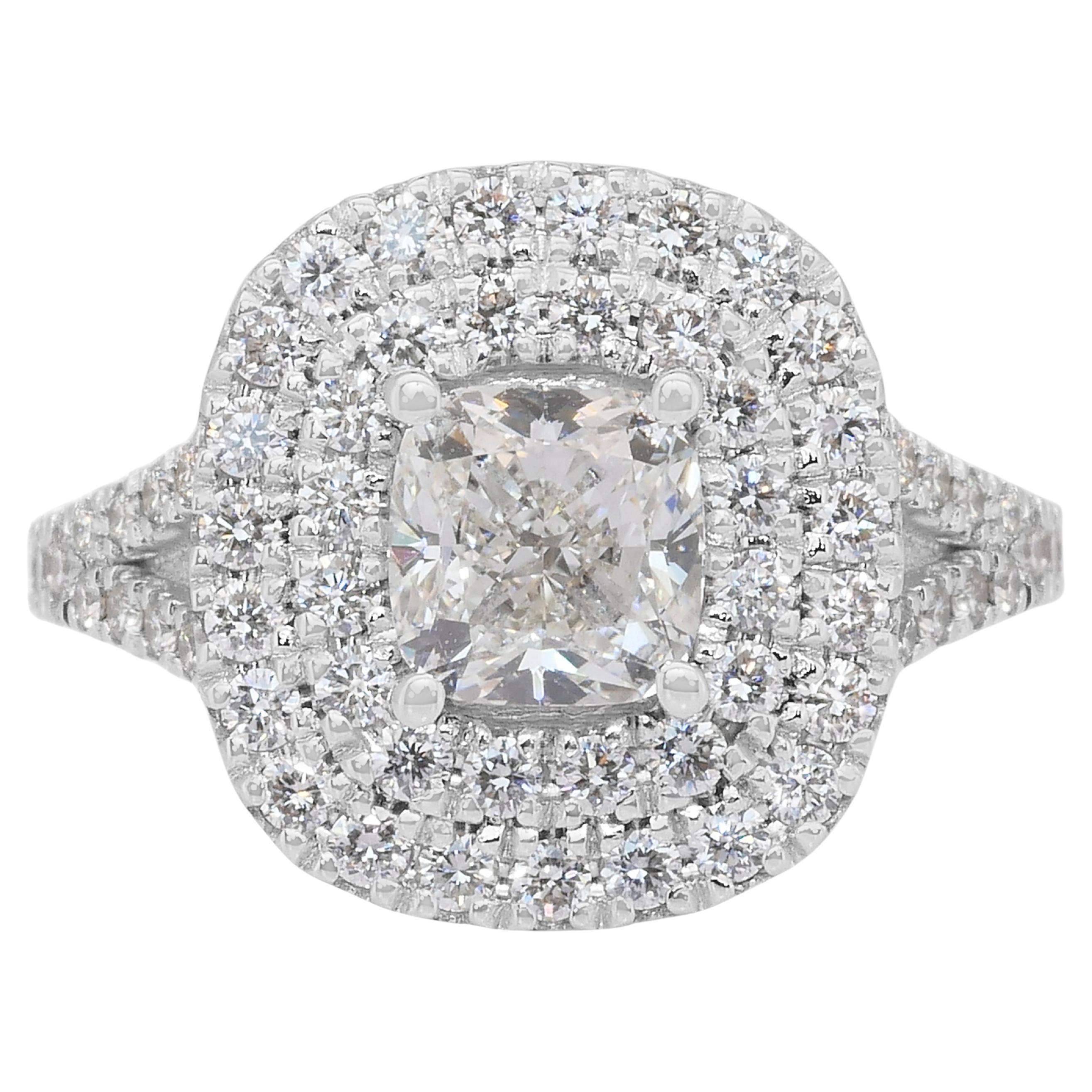 Magnifico anello a doppia aureola con 2,03 carati di diamanti in oro bianco 18 carati - certificato IGI in vendita