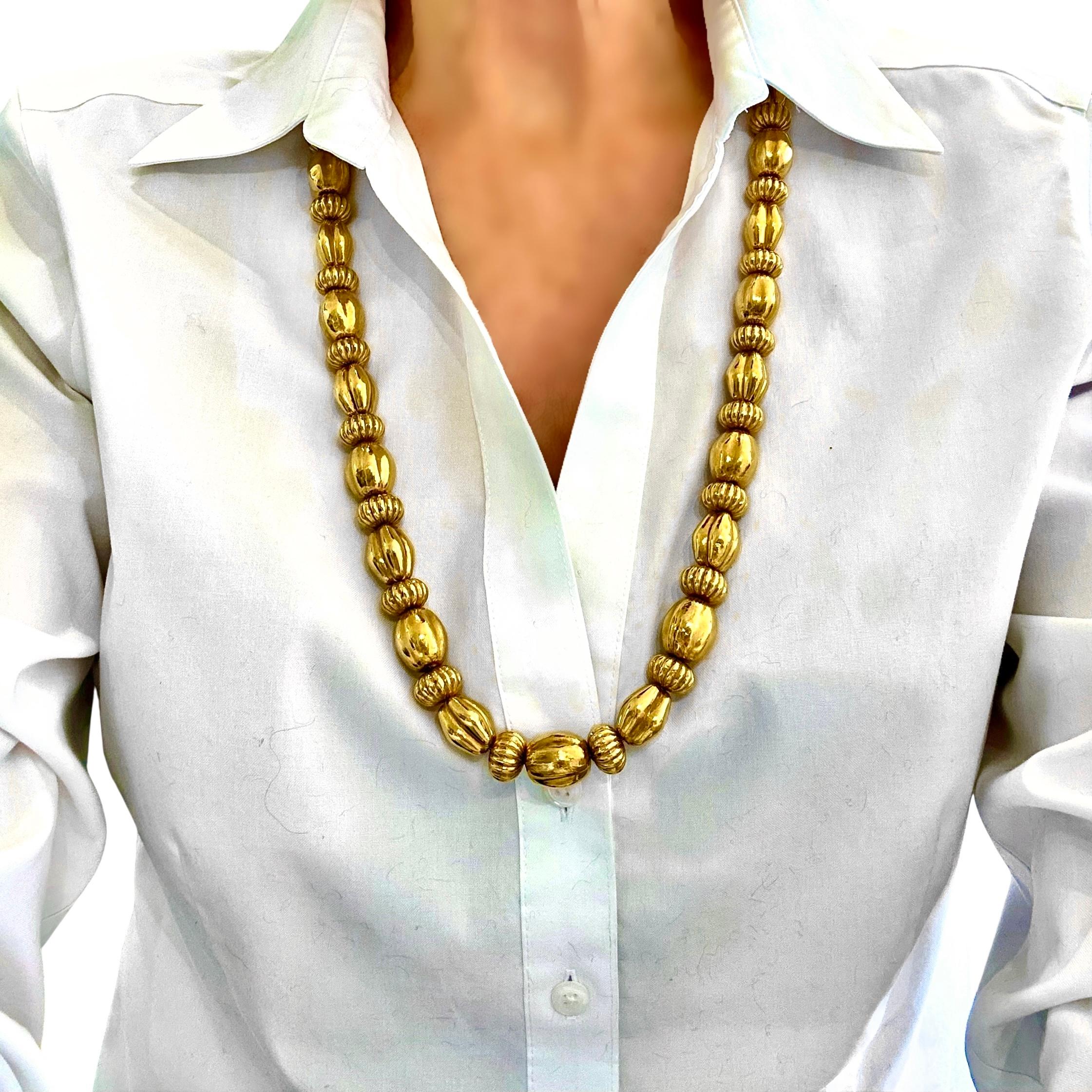 Magnifica collana lunga 31 pollici in oro giallo 22 carati di Lalaounis in vendita 2