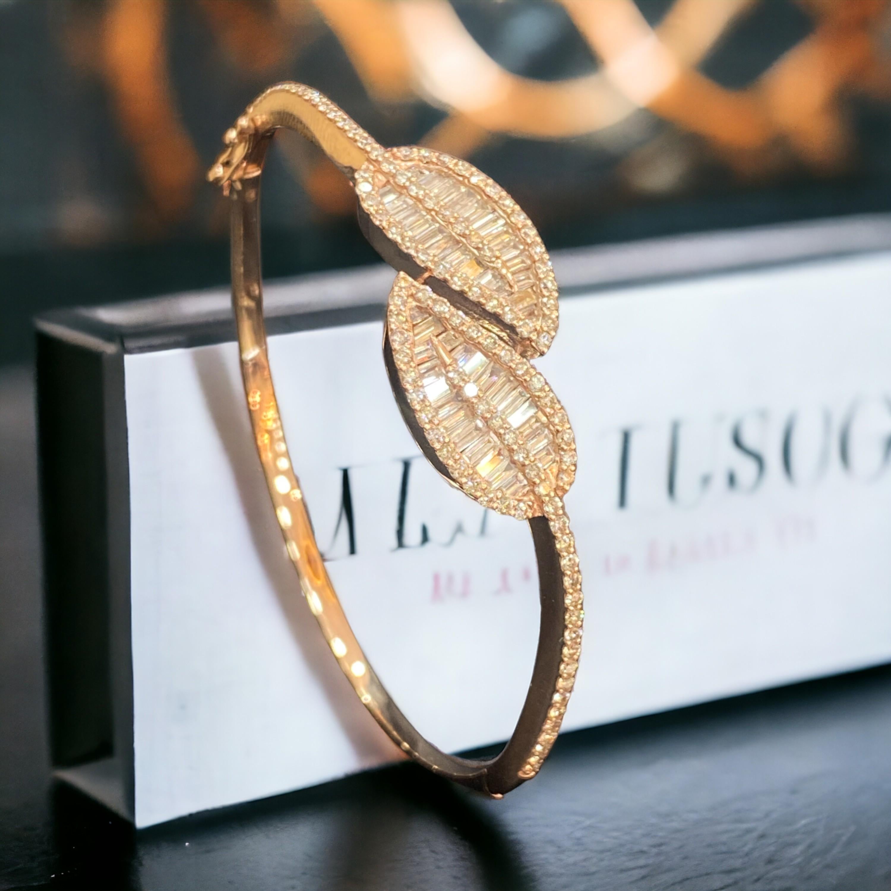 Un bracciale è così speciale, come questo bracciale con foglie di diamante da 2,44 carati in oro 14K. Di sicuro fa spuntare un sorriso da un milione di dollari. Questa bellezza ti farà sentire come un re!

Specifiche: 

Peso del diamante: 2,44