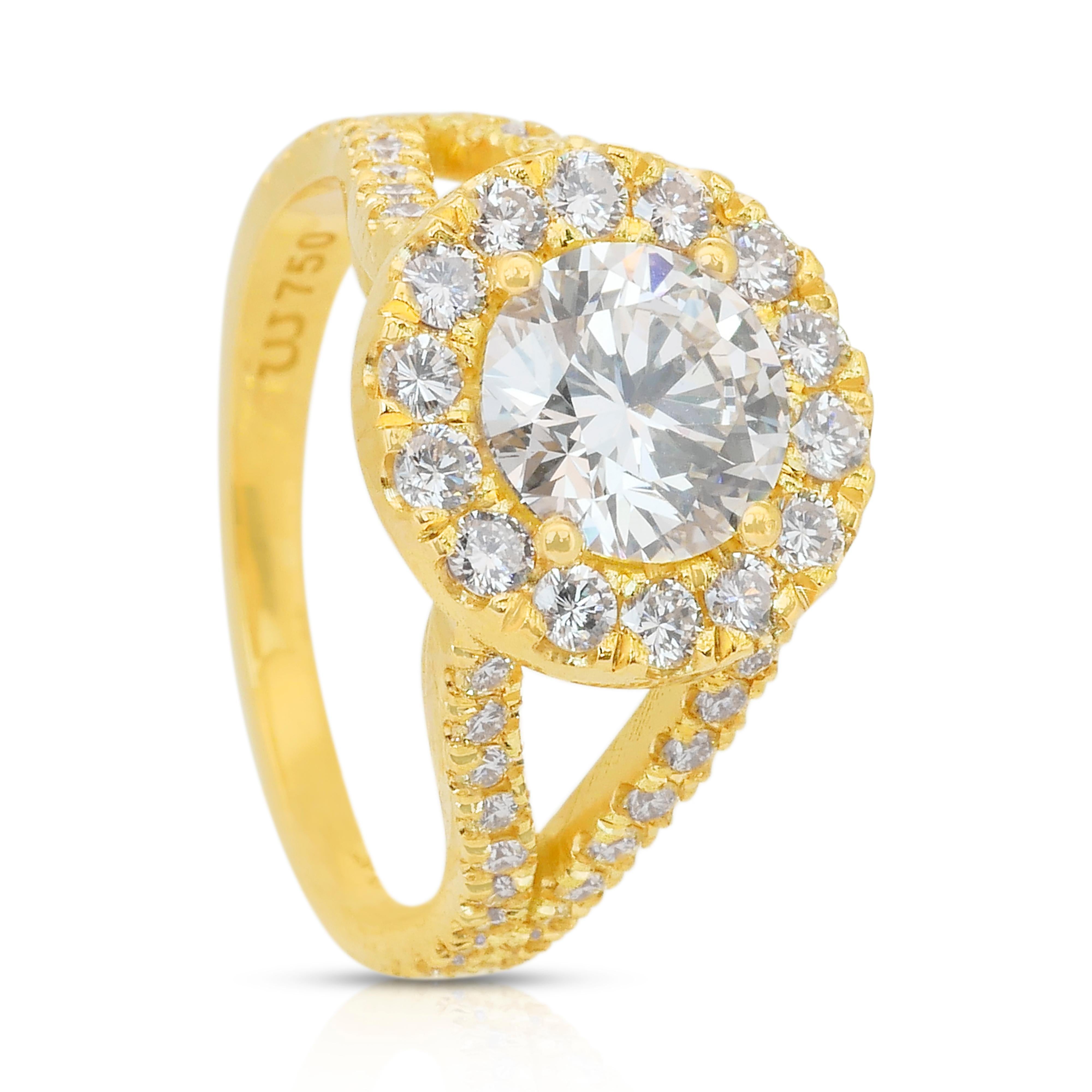 Magnificent 2.49ct Diamonds Halo Ring in 18k Yellow Gold - IGI Certified im Angebot 3