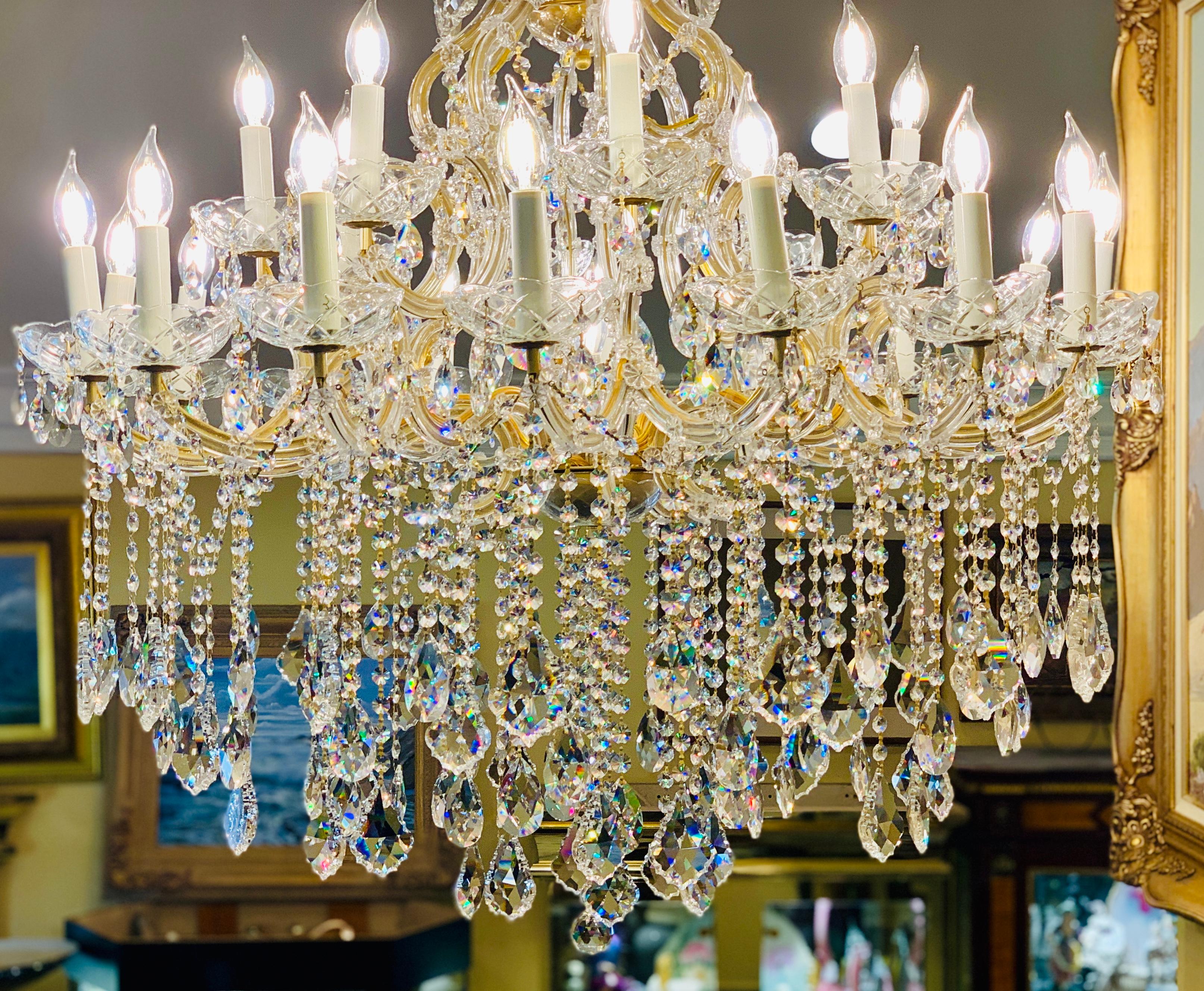 PROVINCIAL VINTAGE MARIE THERESE CRYSTAL CHANDELIER 5 ARM PROVINCIAL VINTAGE MARIE THERESE CRYSTAL CHANDELIER 5 ARM