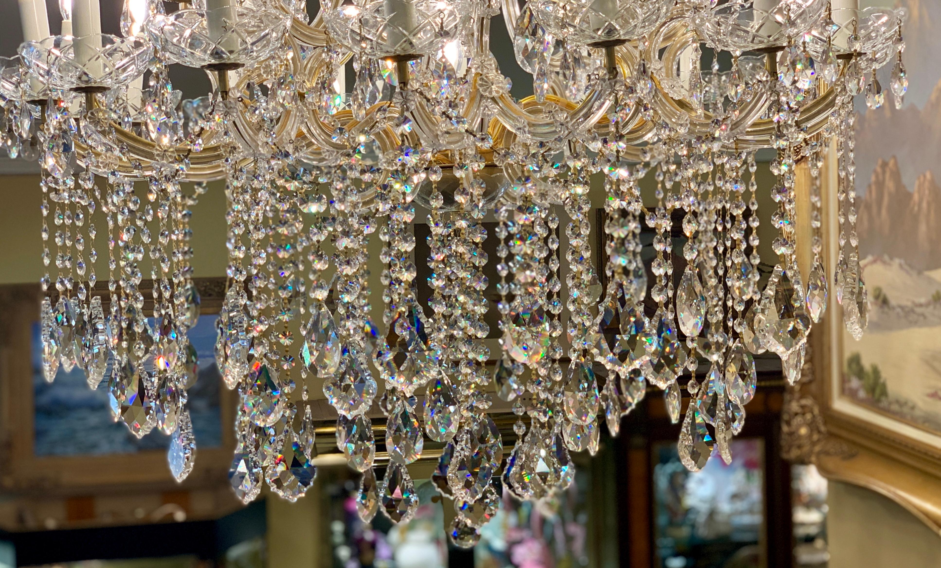 PROVINCIAL VINTAGE MARIE THERESE CRYSTAL CHANDELIER 5 ARM PROVINCIAL VINTAGE MARIE THERESE CRYSTAL CHANDELIER 5 ARM