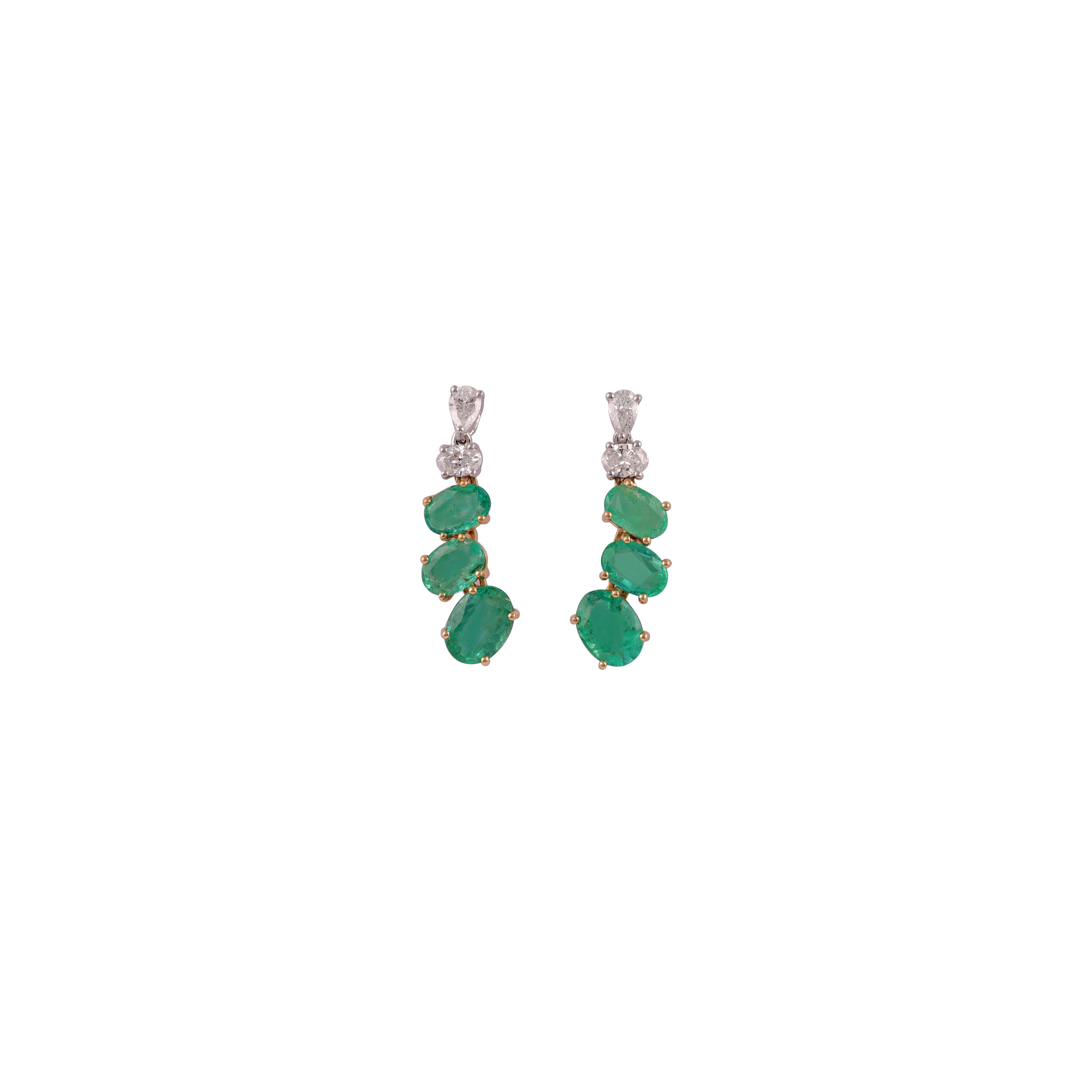Prächtige 26,73 Karat Smaragd- und Diamant-Halskette mit Ohrringen (Ovalschliff) im Angebot