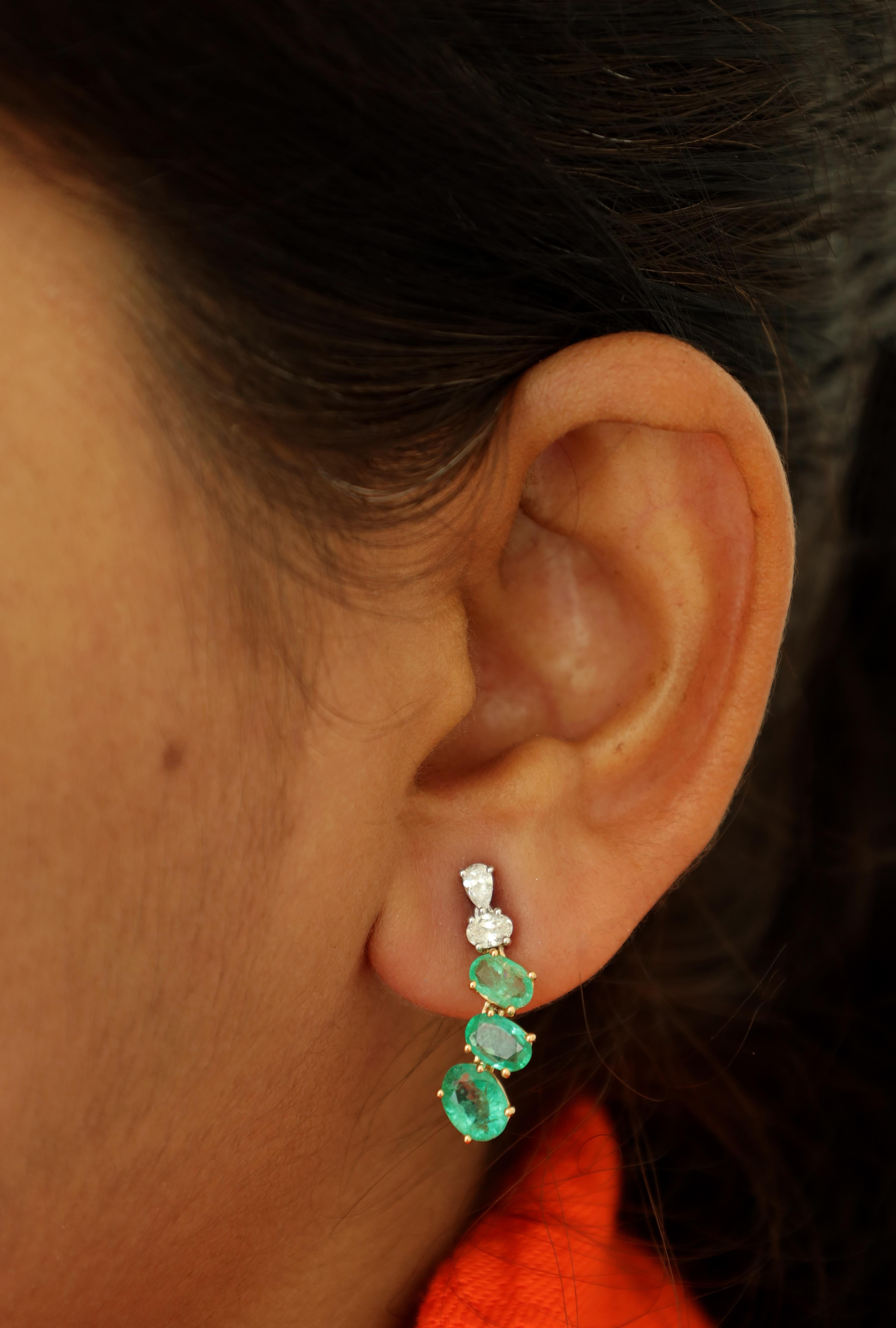 Prächtige 26,73 Karat Smaragd- und Diamant-Halskette mit Ohrringen Damen im Angebot