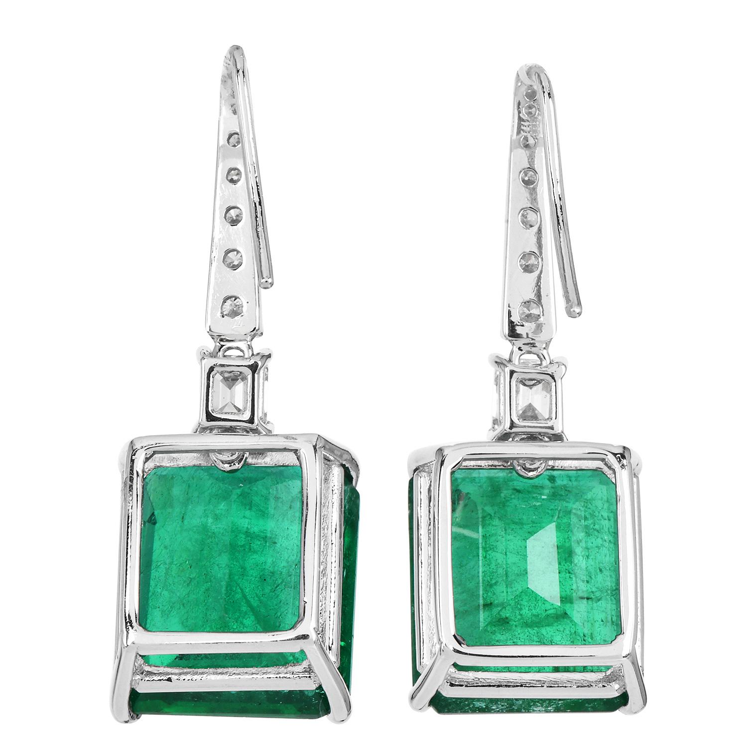 Magnificent 27.75 Carat Emerald Diamond 18k Gold Drop Earrings In Excellent Condition For Sale In Miami, FL