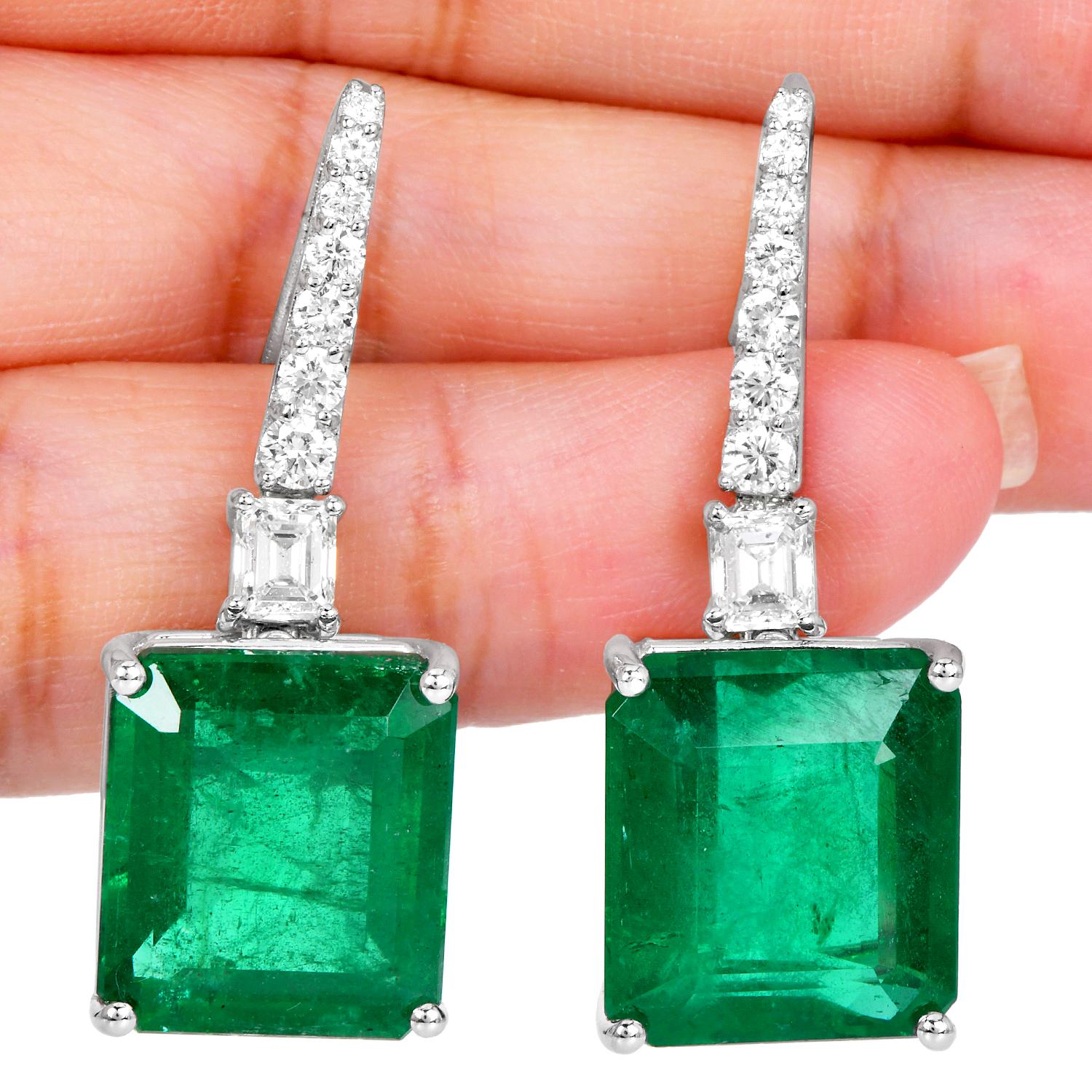 Magnificent 27.75 Carat Emerald Diamond 18k Gold Drop Earrings For Sale 1