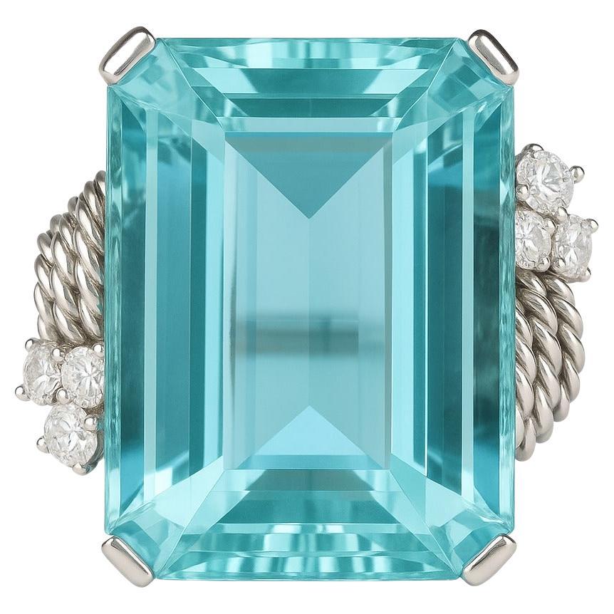 Prächtiger 30 Karat Aquamarin 
Diamant Platin Cocktail Ring