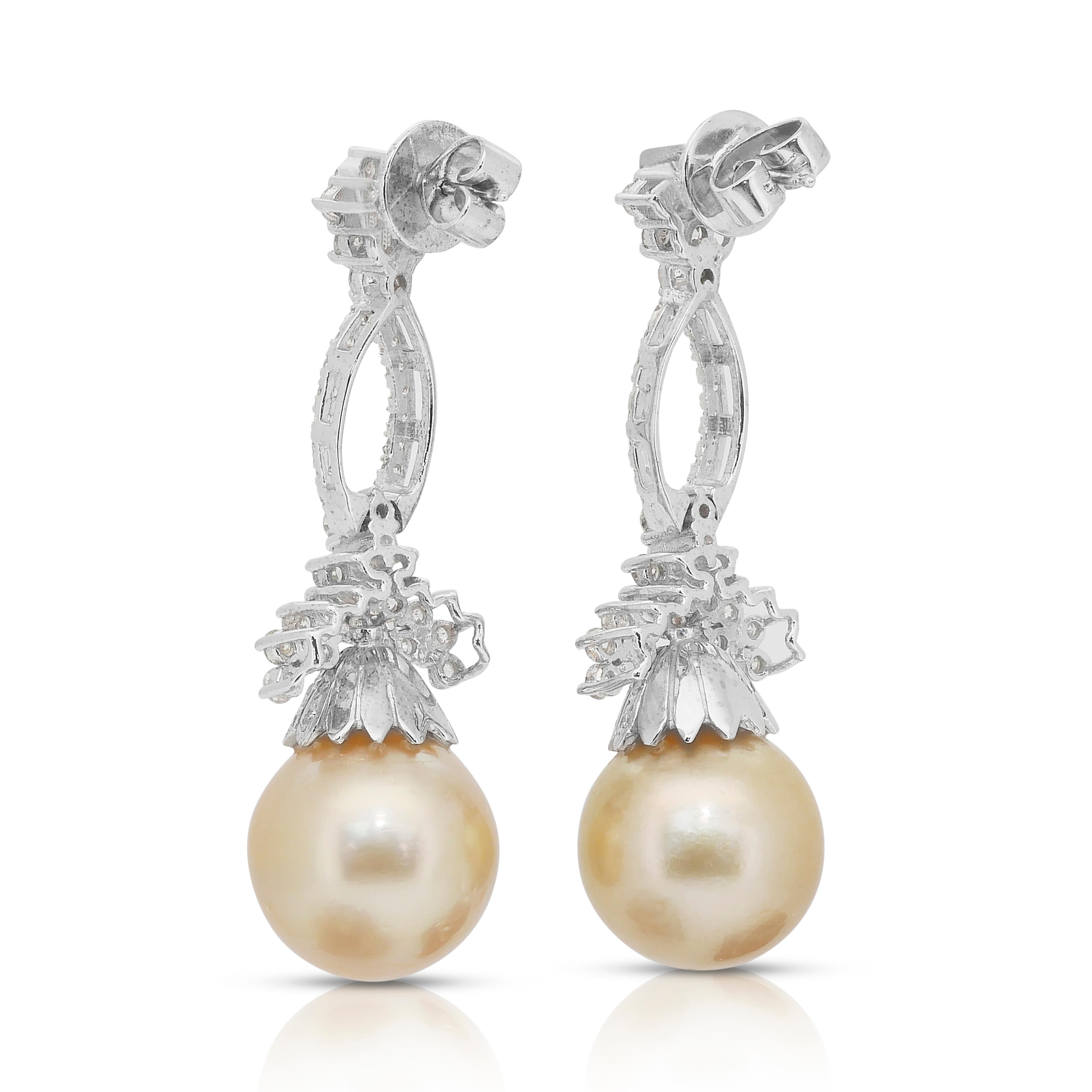 Magnifiques boucles d'oreilles pendantes en perles d'eau salée et diamants de 32.09ct en vente 1