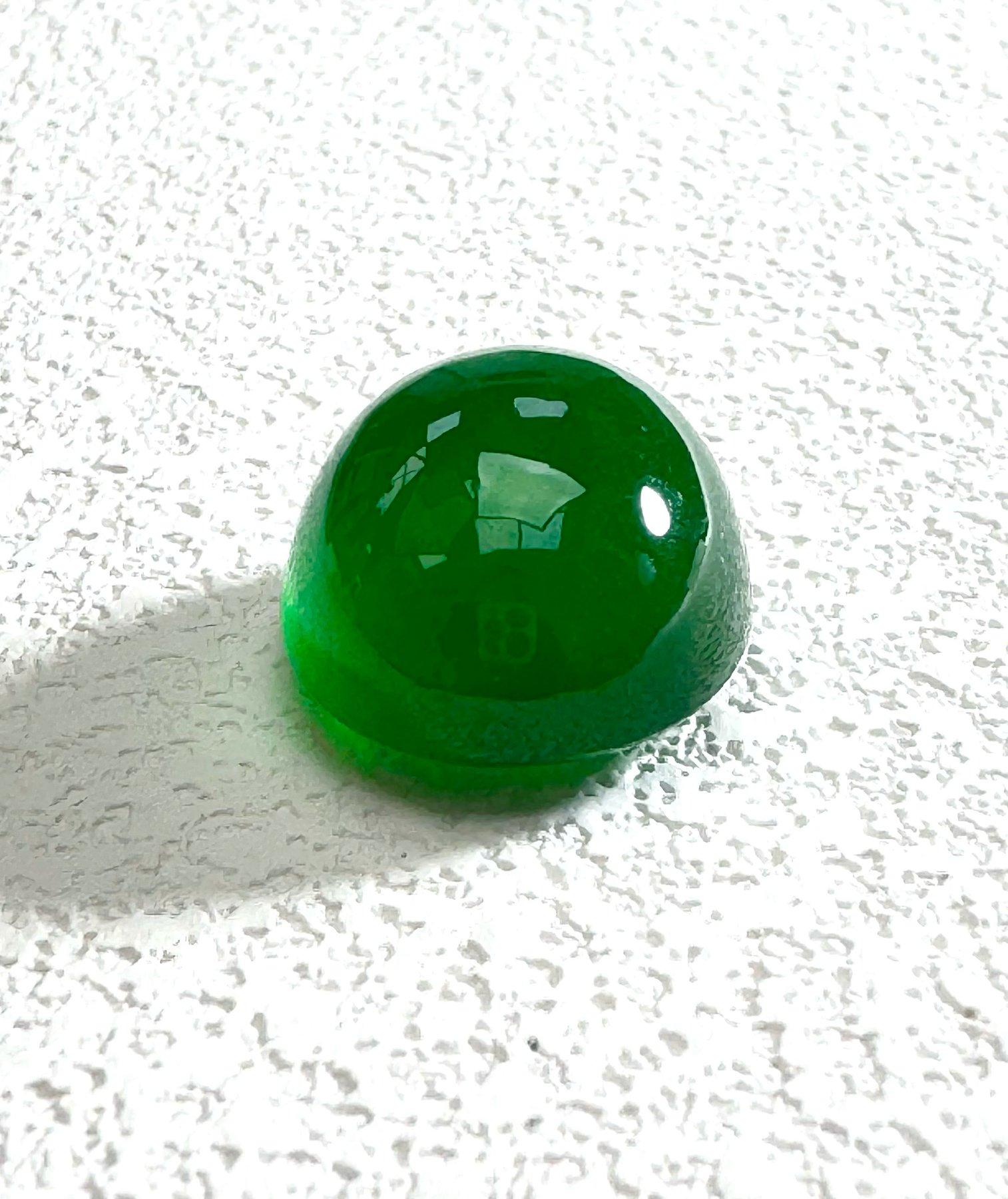 Taille ovale Magnifique pierre de jade de 35,67ct - Certifiée IGI en vente
