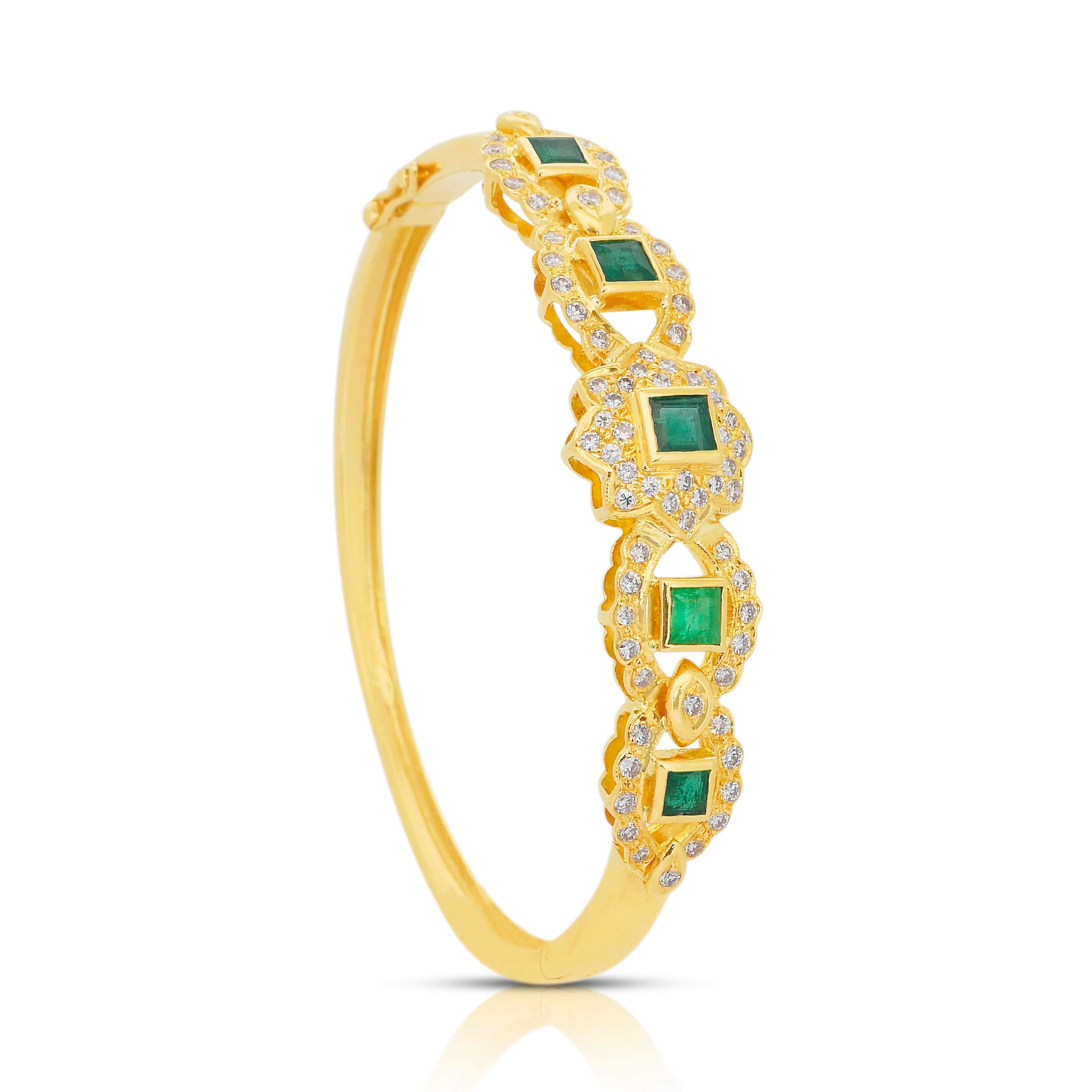 Magnificent 3.62ct Emeralds and Diamonds Bracelet in 18k Yellow Gold For Sale 2