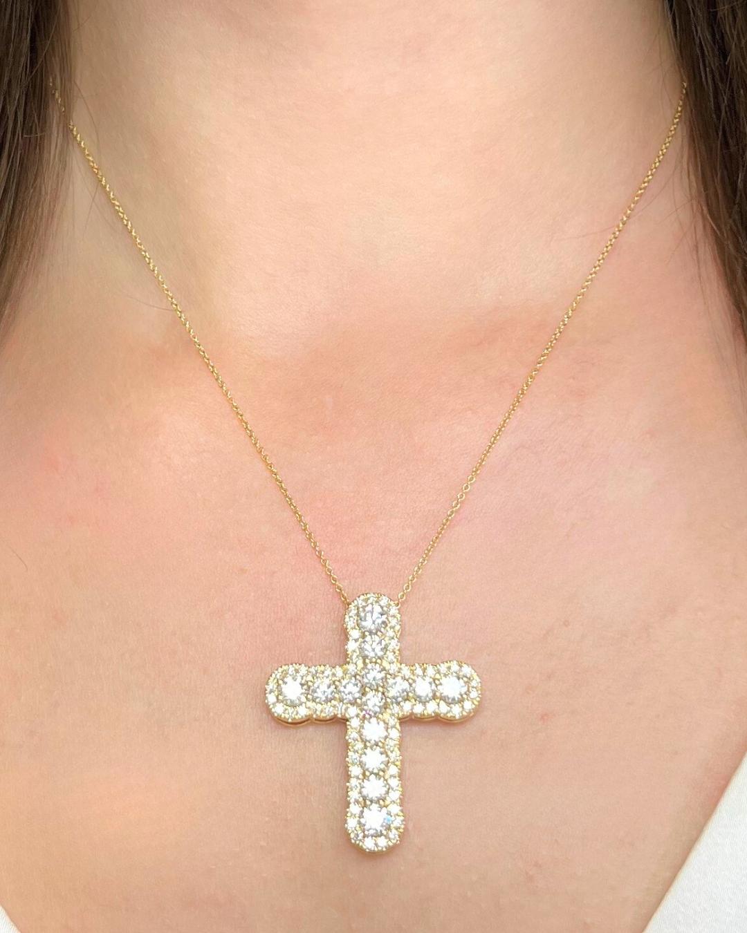 Magnificent 4.16ct Diamonds Necklace with Cross Pendant in 18k Yellow Gold - IGI Certified

A masterpiece of craftsmanship and radiance, this 18K yellow gold necklace sparkles with 81 round diamonds totaling an impressive 4.16ct. Weighing 8.54g and