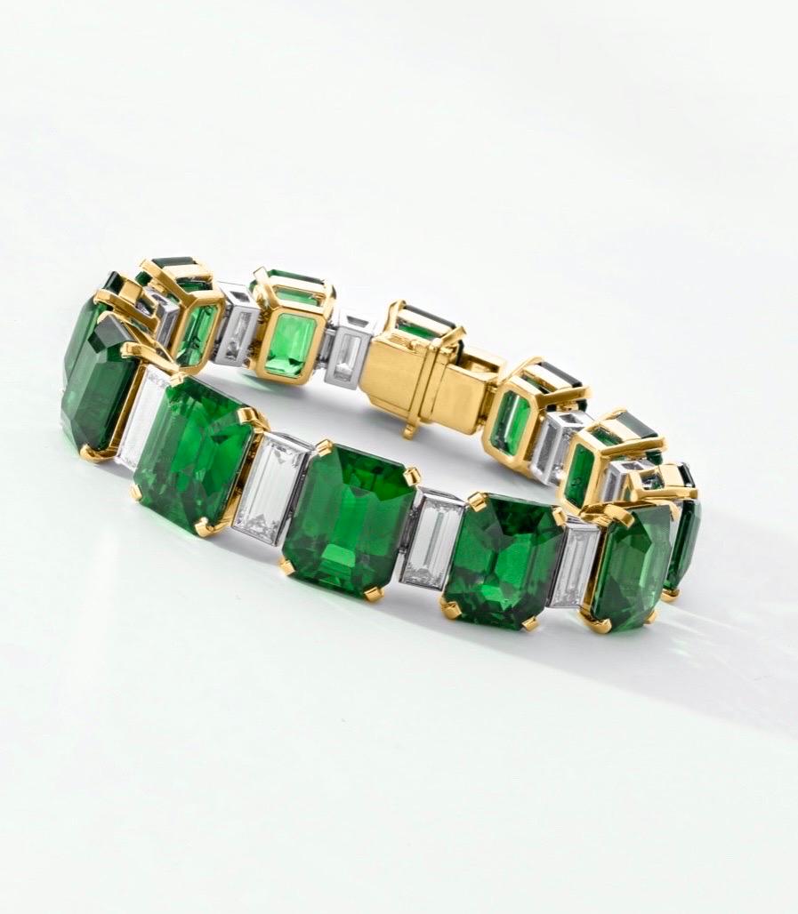 Taille émeraude Magnifique bracelet d'émeraudes et de diamants de 40 carats en vente
