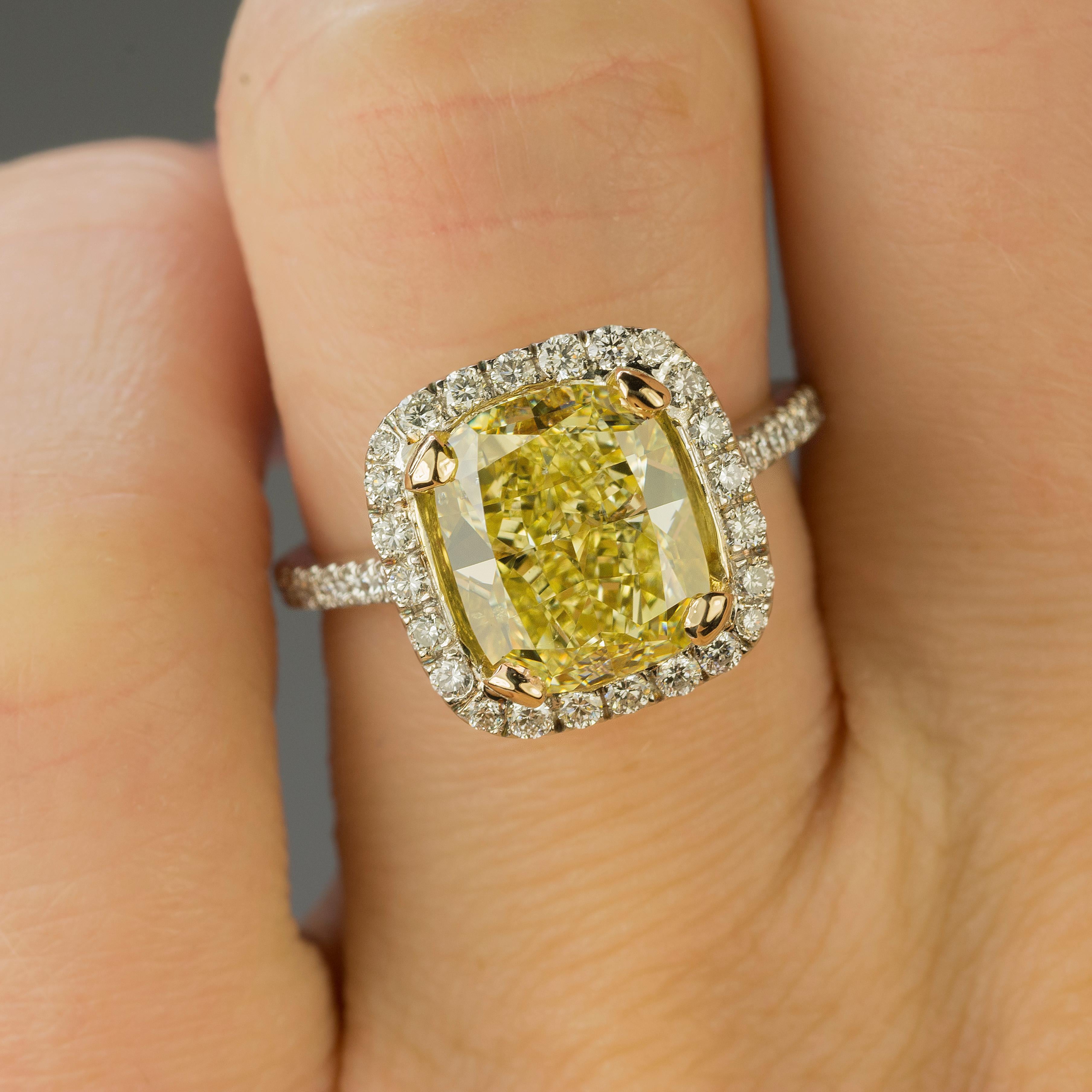 Magnificent  4.46 carat  Fancy Intense Yellow Diamond Ring In Excellent Condition In Sarasota, FL