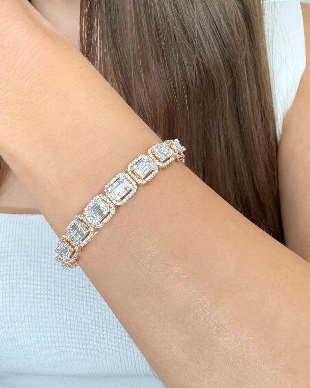 Magnifique bracelet de 4,61ct de diamants en or rose 18k - certifié IGI

Alliance époustouflante de design moderne et d'élégance intemporelle, cette bague en or rose 18 carats éblouit par ses 4,61 carats de diamants de qualité supérieure. En son