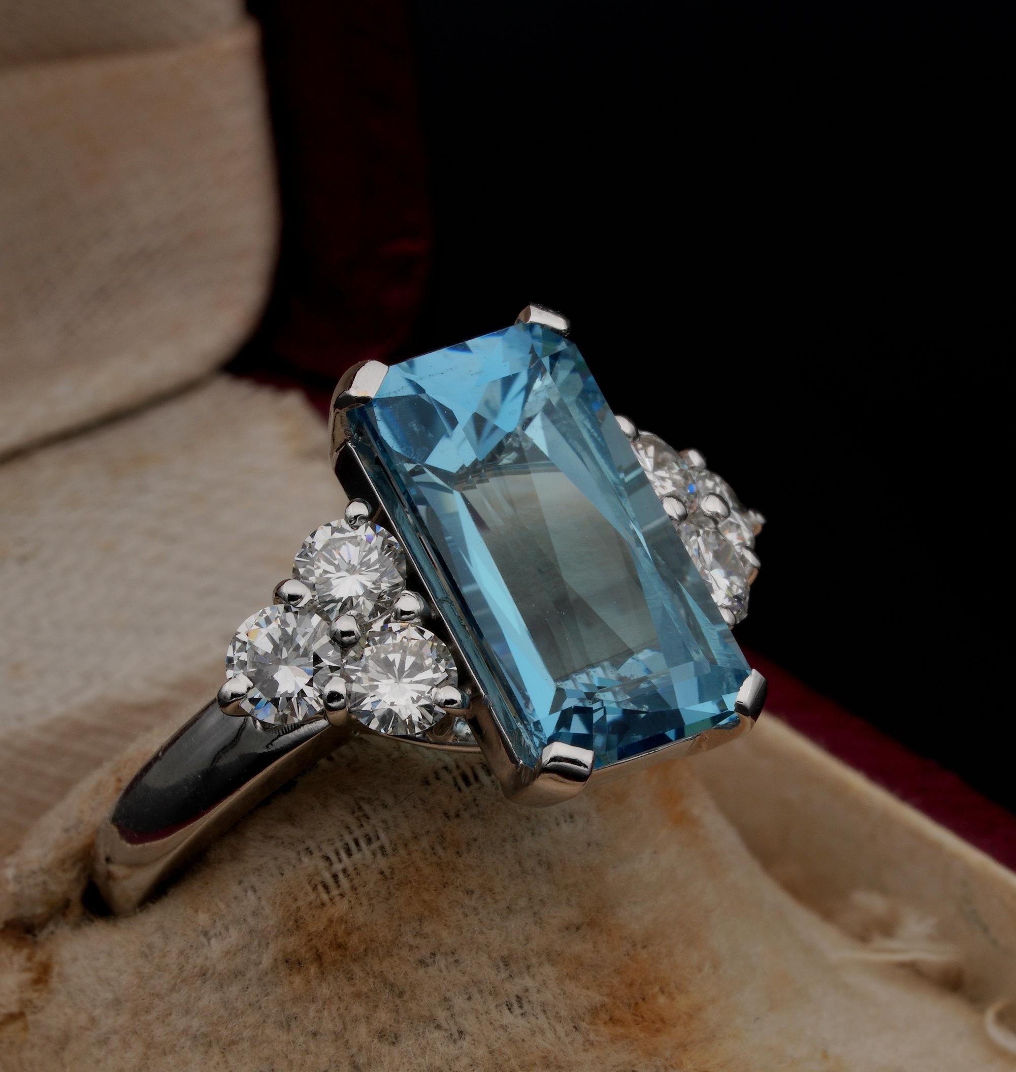 Contemporary Magnificent 4.70 Carat Aquamarine and Diamond High Quality Engagement Ring For Sale